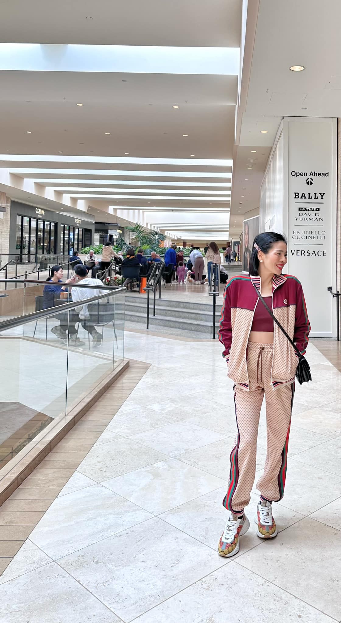 Lệ Quyên được khen trẻ như gái đôi mươi nhờ gu mặc năng động - Ảnh 7 Lệ Quyên được khen trẻ như gái đôi mươi nhờ gu mặc năng động - Ảnh 7