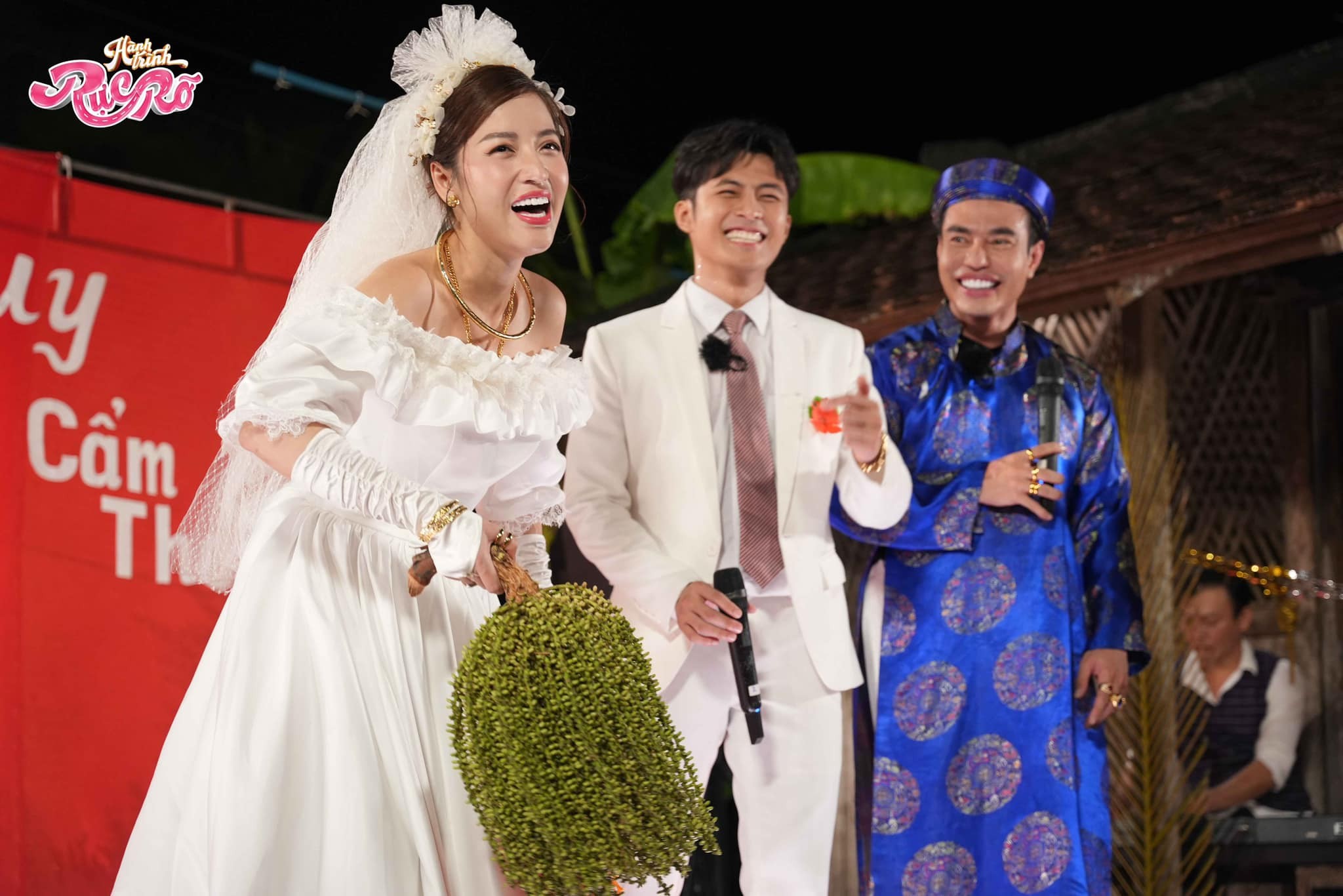 Trước khi công khai tình cảm, Gin Tuấn Kiệt - Puka từng đóng cô dâu, chú rể trong show lễ cưới Nam bộ