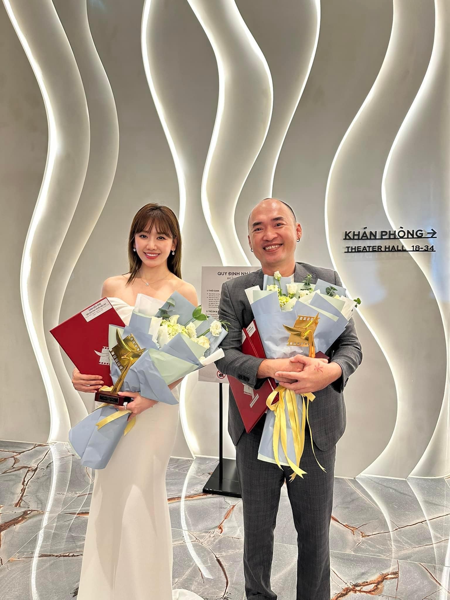 Hari Won hạnh phúc chia sẻ hình ảnh tại sự kiện đặc biệt