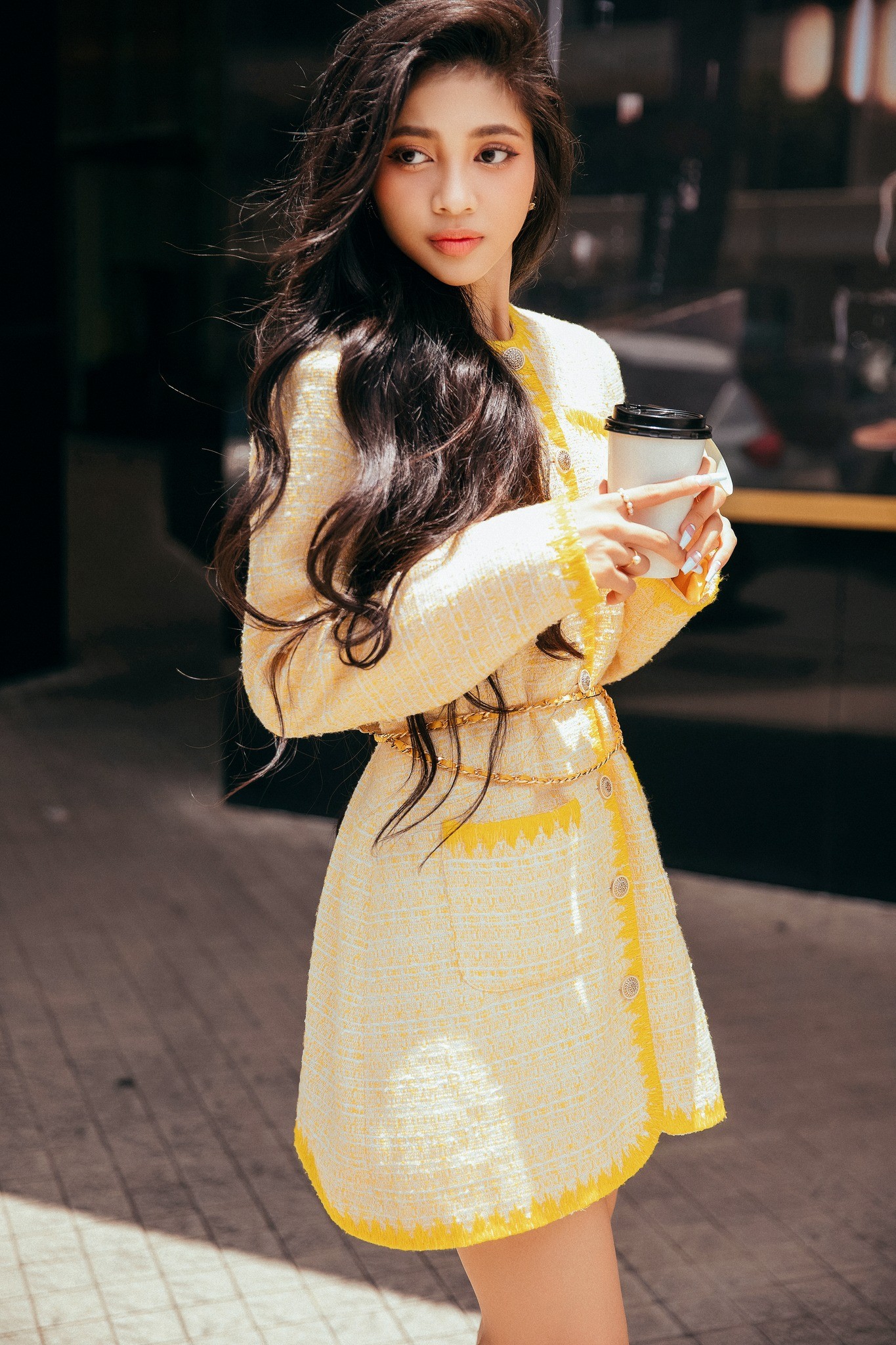 Minh Kiên đắt show, 'hào quang' của Ý Nhi mờ nhạt trong tầm ngắm của công chúng? - Ảnh 1