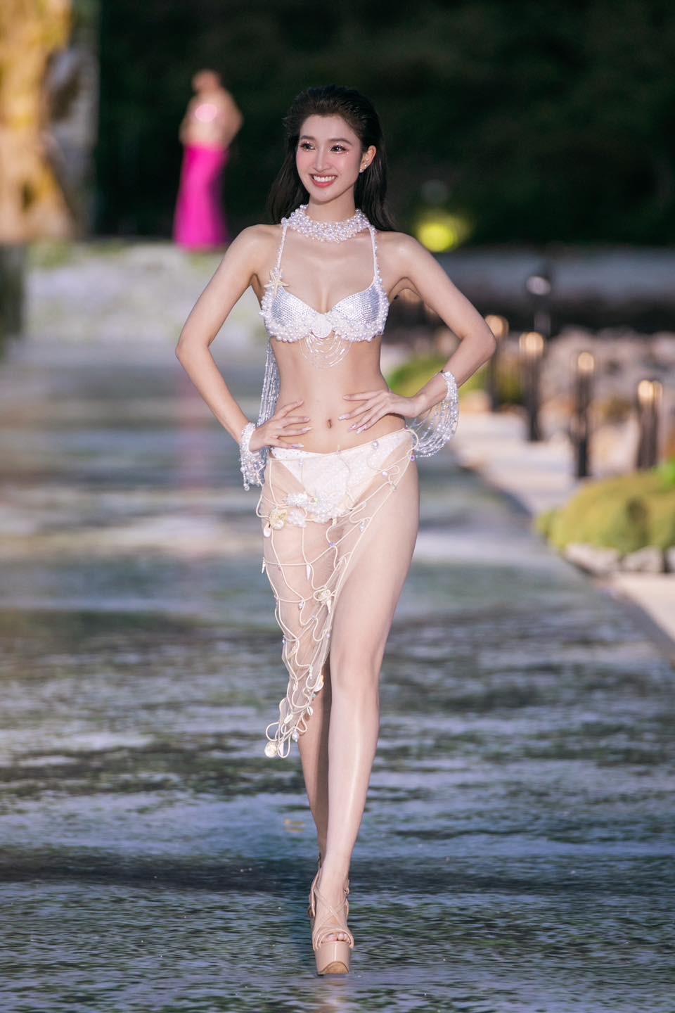 'Độ dáng' thành công, giới chuyên môn đánh giá thế nào về Phương Nhi trước thềm Miss International 2023? - Ảnh 1