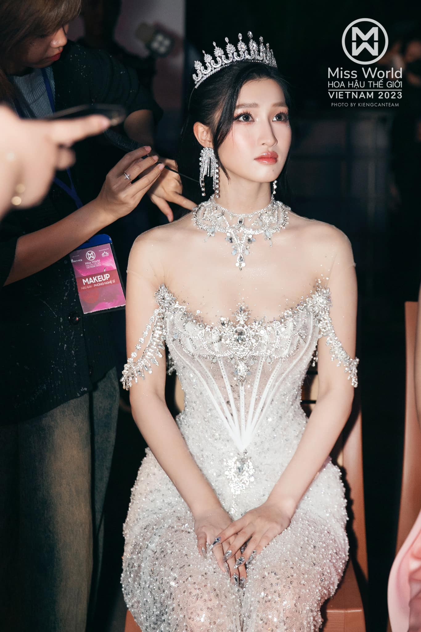 Á hậu Phương Nhi