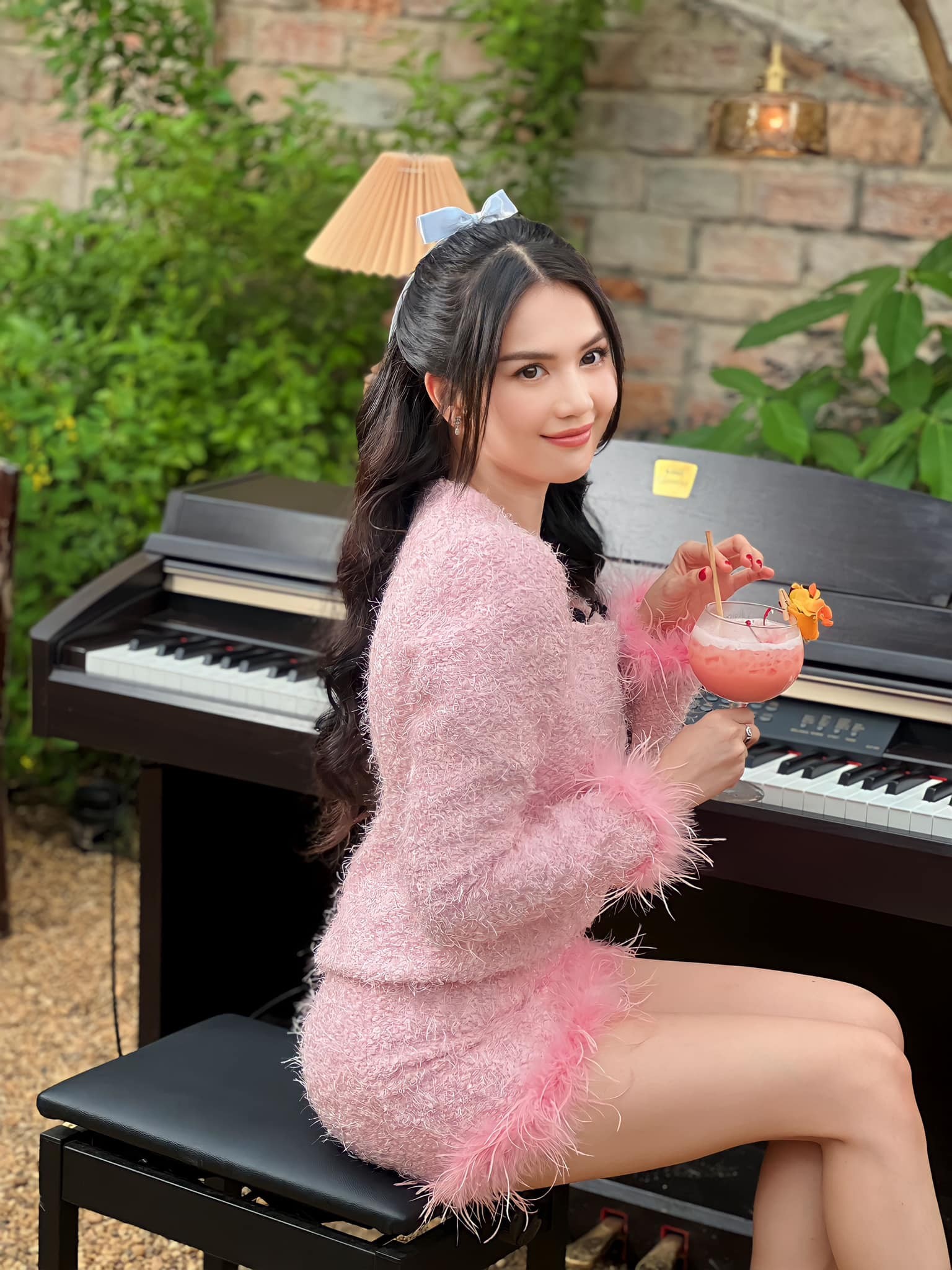 Ngọc Trinh hướng đến hình tượng thanh lịch