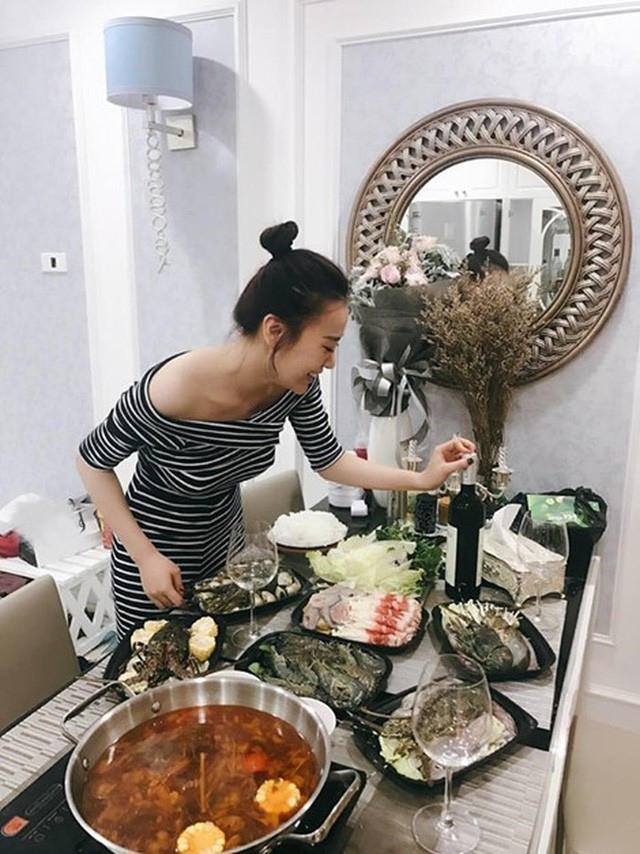 Phương Oanh vốn yêu công việc nội trợ Phương Oanh vốn yêu công việc nội trợ