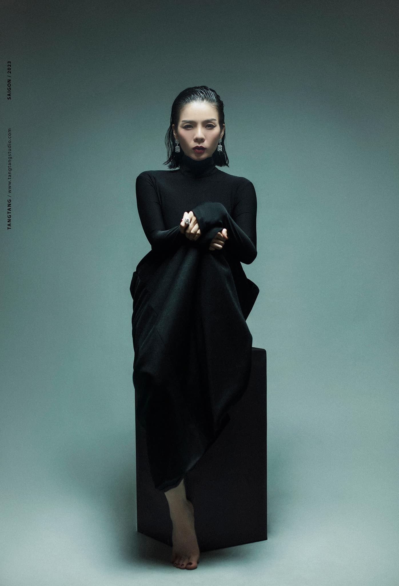 Lệ Quyên vẫn duy trì được nhan sắc xinh đẹp, vóc dáng nuột nà, thần thái kinh diễm dù ngoài 40