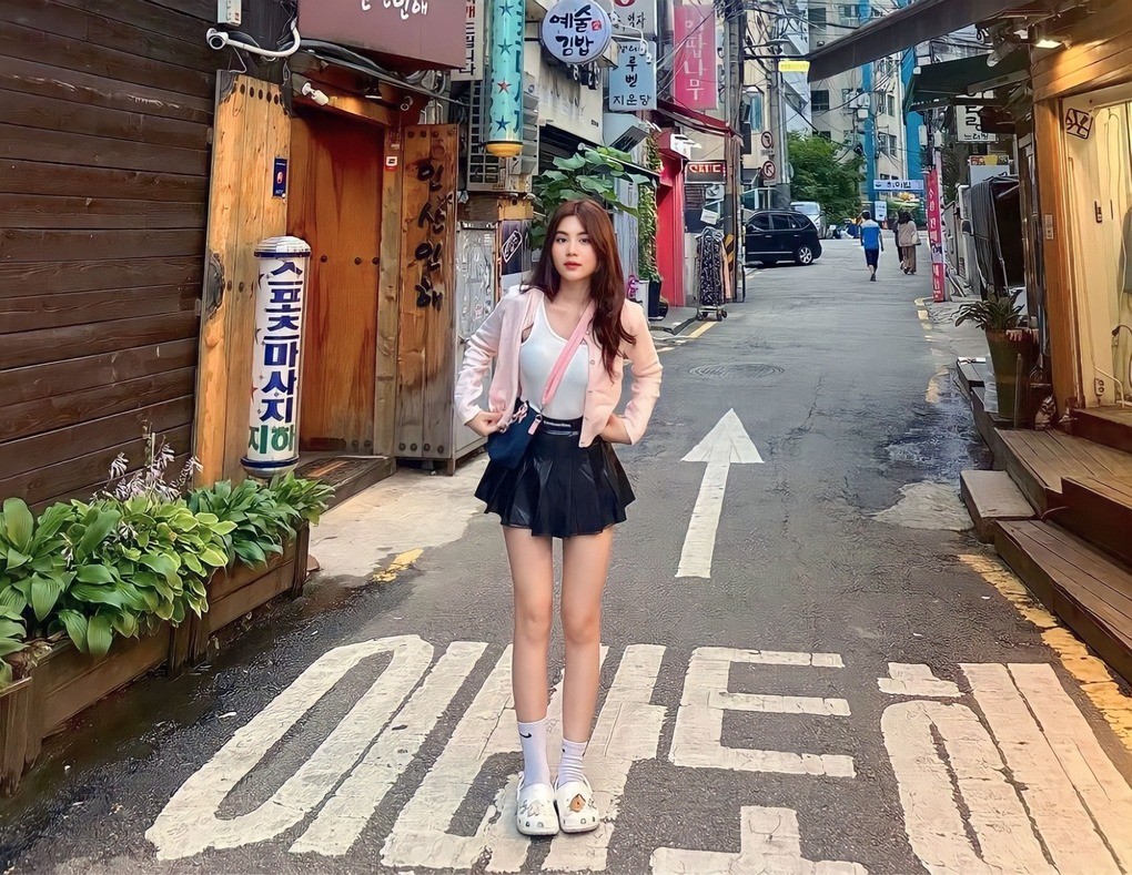 Con gái út của Quyền Linh chuộng các items làm nổi bật đôi chân thẳng tắp