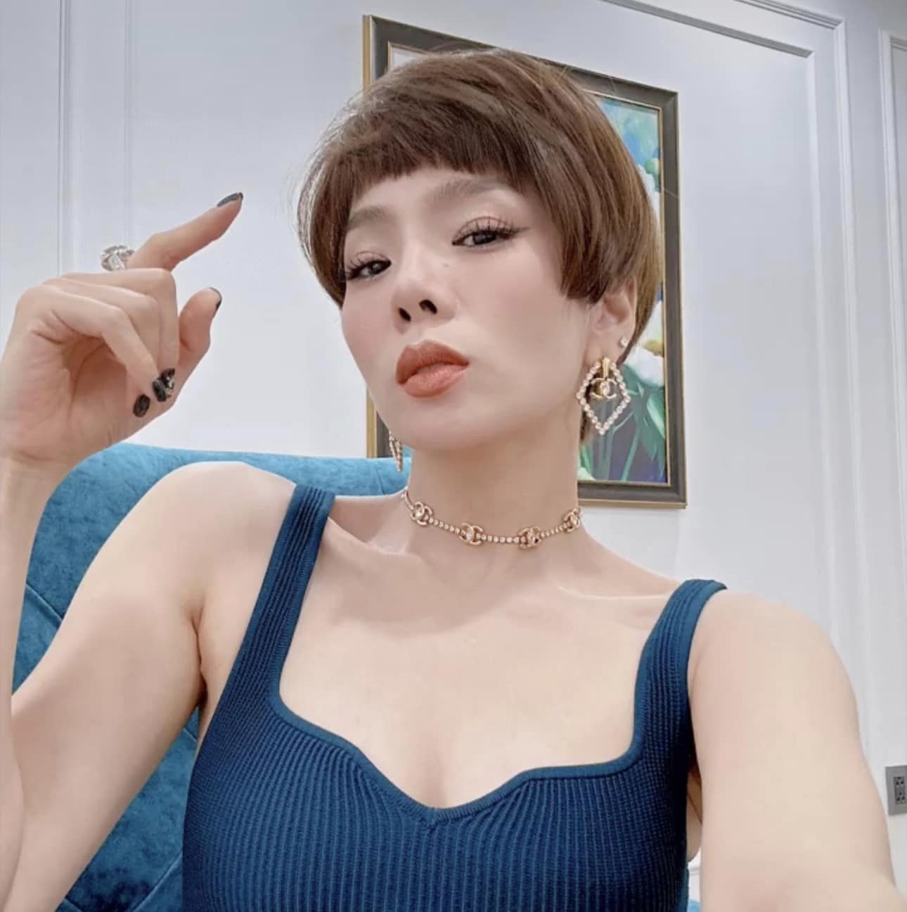 Lệ Quyên có màn 'quay ngược thời gian' khi thử sức với kiểu tóc tém cá tính