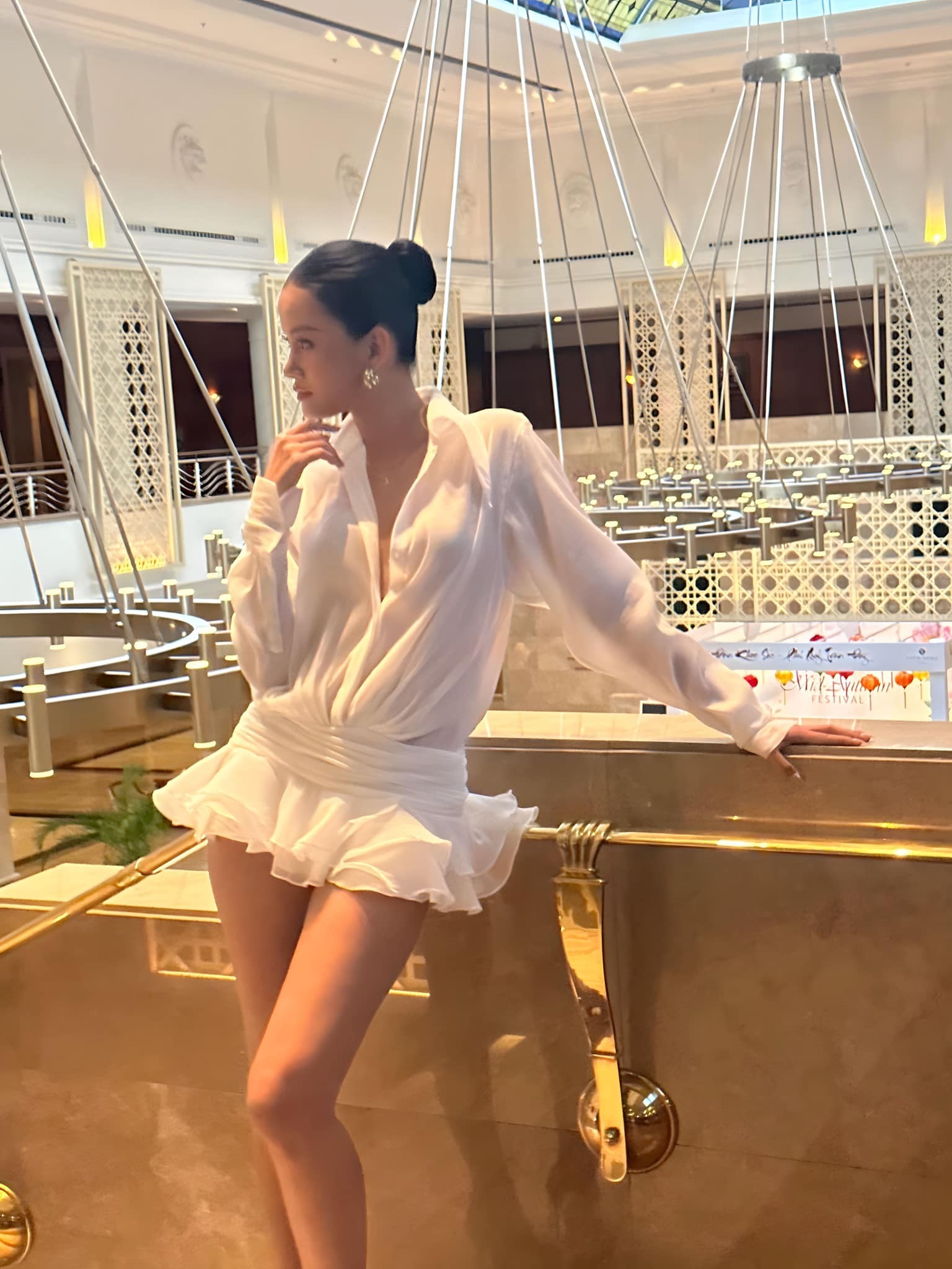 Hương Ly cũng diện trang phục tương tự Thùy Tiên