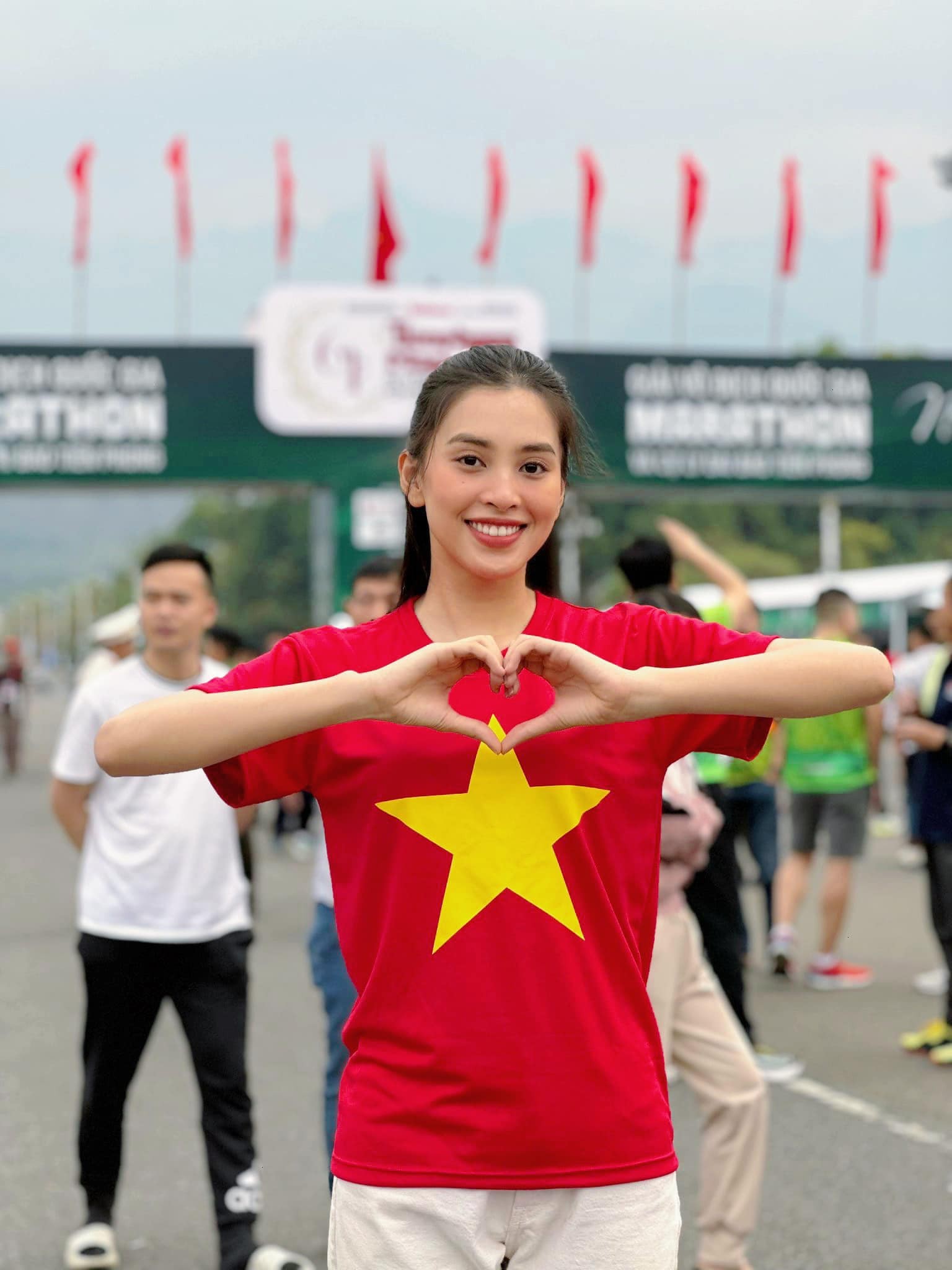 Tiểu Vy kỷ niệm 5 năm đăng quang, 'bà trùm' Phạm Kim Dung nhắn nhủ điều đặc biệt - Ảnh 4