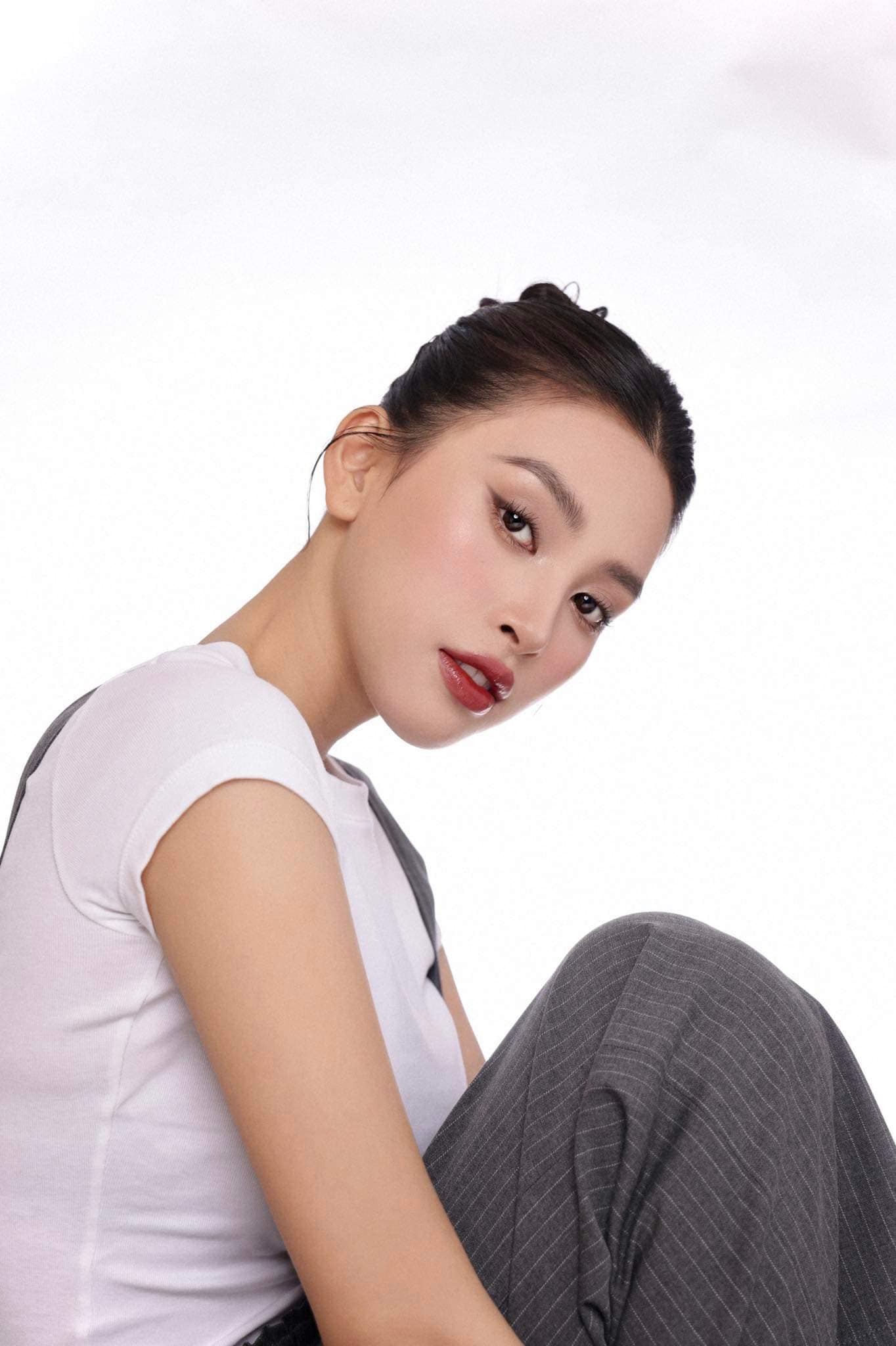 Tiểu Vy kỷ niệm 5 năm đăng quang, 'bà trùm' Phạm Kim Dung nhắn nhủ điều đặc biệt - Ảnh 6