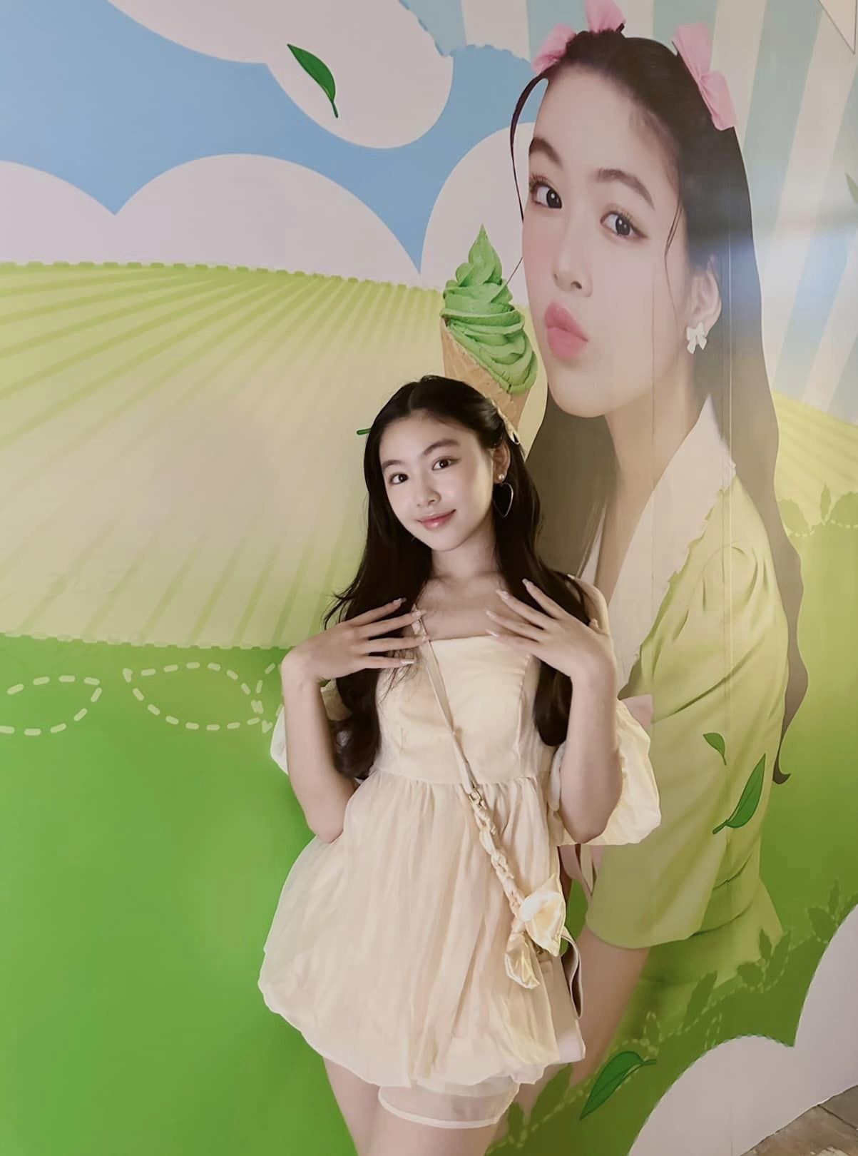 Ái nữ nhà MC Quyền Linh chuộng váy ngắn khoe chân dài tít tắp, dân tình khuyên nên vào showbiz - Ảnh 2 Ái nữ nhà MC Quyền Linh chuộng váy ngắn khoe chân dài tít tắp, dân tình khuyên nên vào showbiz - Ảnh 2