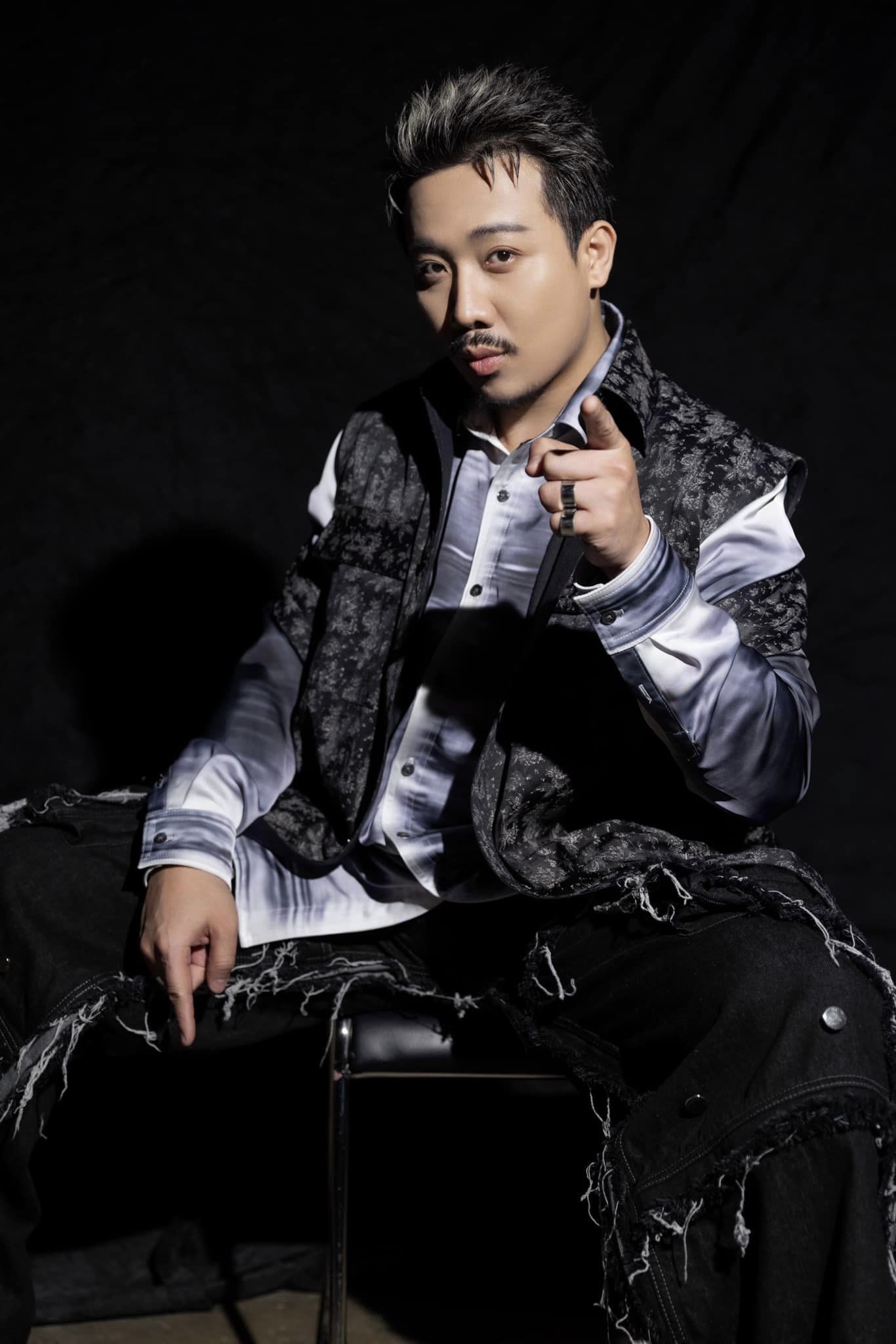 Trấn Thành cho thấy sự đa di năng khi đảm nhận vai trò trong Đất Rừng Phương Nam