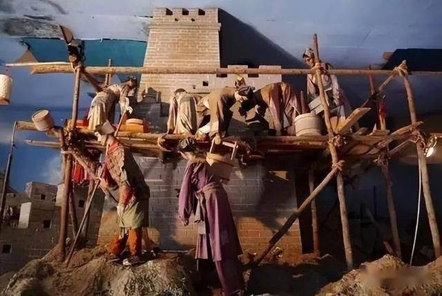 Vạn Lý Trường Thành thời Tần chủ yếu được xây dựng bằng hàng loạt viên đá chồng lên nhau Vạn Lý Trường Thành thời Tần chủ yếu được xây dựng bằng hàng loạt viên đá chồng lên nhau