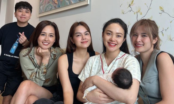 Minh Hằng nhận được sự quan tâm không chỉ gia đình mà còn đồng nghiệp Minh Hằng nhận được sự quan tâm không chỉ gia đình mà còn đồng nghiệp