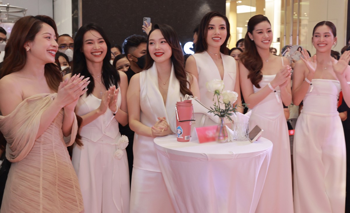 Minh Hằng tự tin đọ sắc với các mỹ nhân đình đám của Vbiz