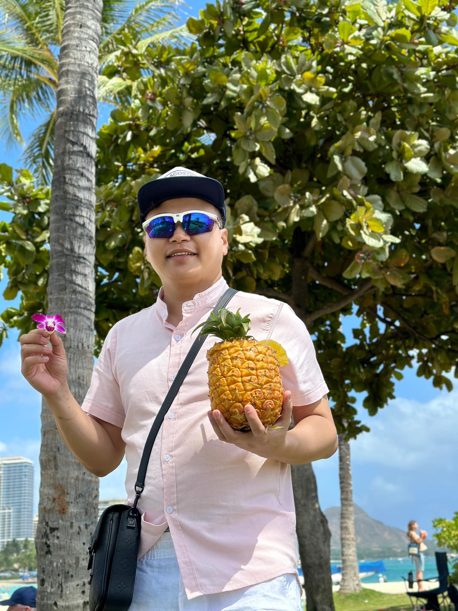 Shark Bình trẻ trung sau khi nên duyên với Phương Oanh