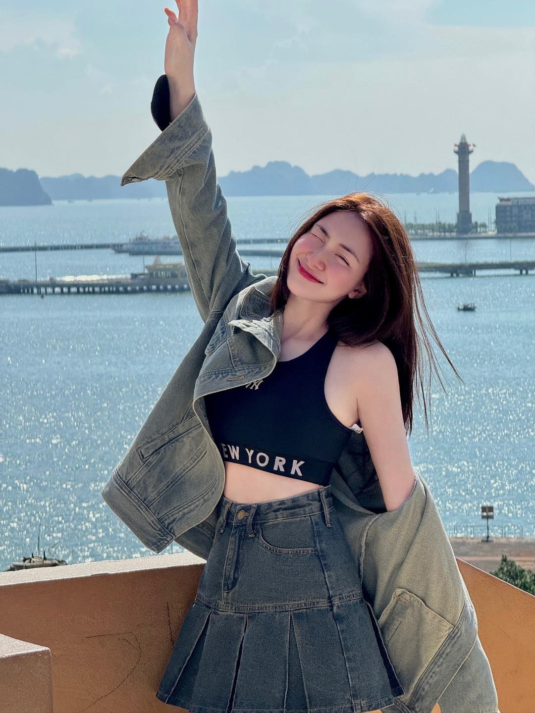 Nhan sắc của Hòa Minzy được khen ngày một thăng hạng, trẻ trung