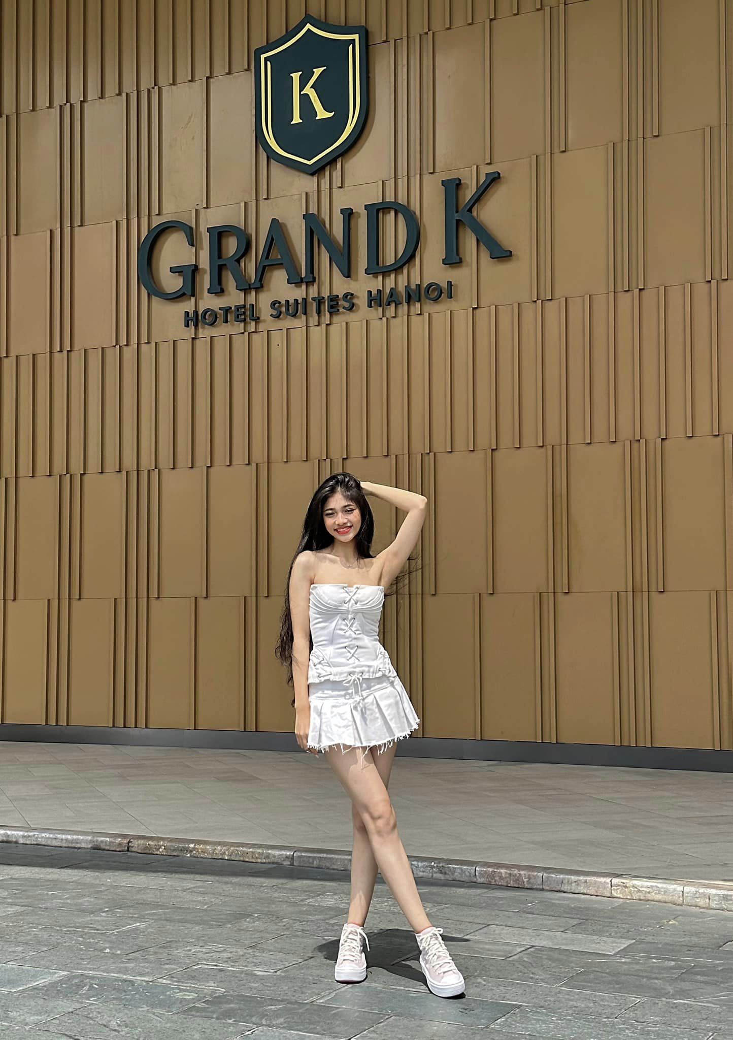 Video: Đôi chân 'thẳng như sào' của Minh Kiên, Đỗ Thị Hà nay có đối thủ - Ảnh 3