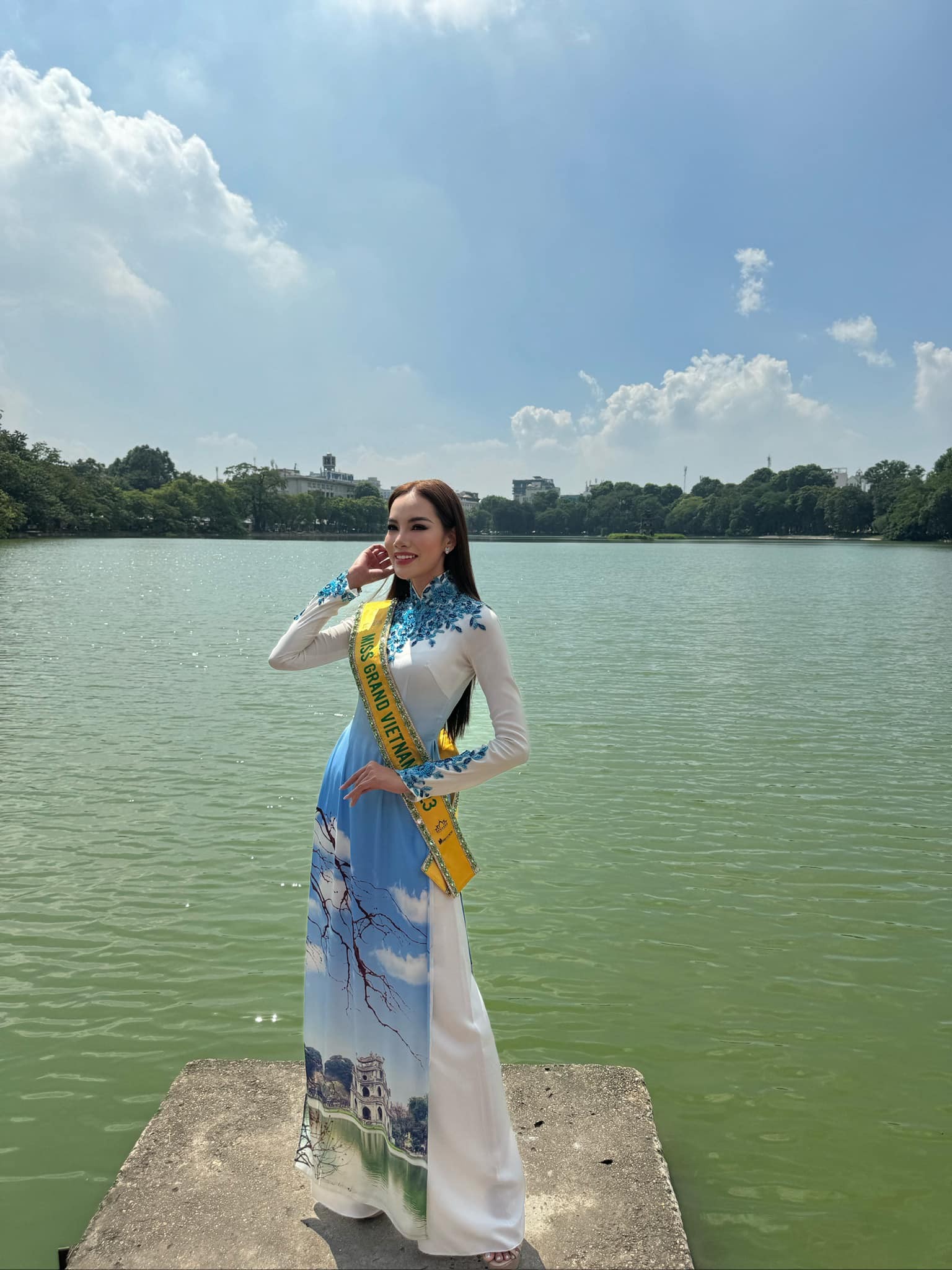 Video: Lê Hoàng Phương diện áo dài đọ sắc cùng các mỹ nhân Miss Grand International 2023 - Ảnh 6 Video: Lê Hoàng Phương diện áo dài đọ sắc cùng các mỹ nhân Miss Grand International 2023 - Ảnh 6