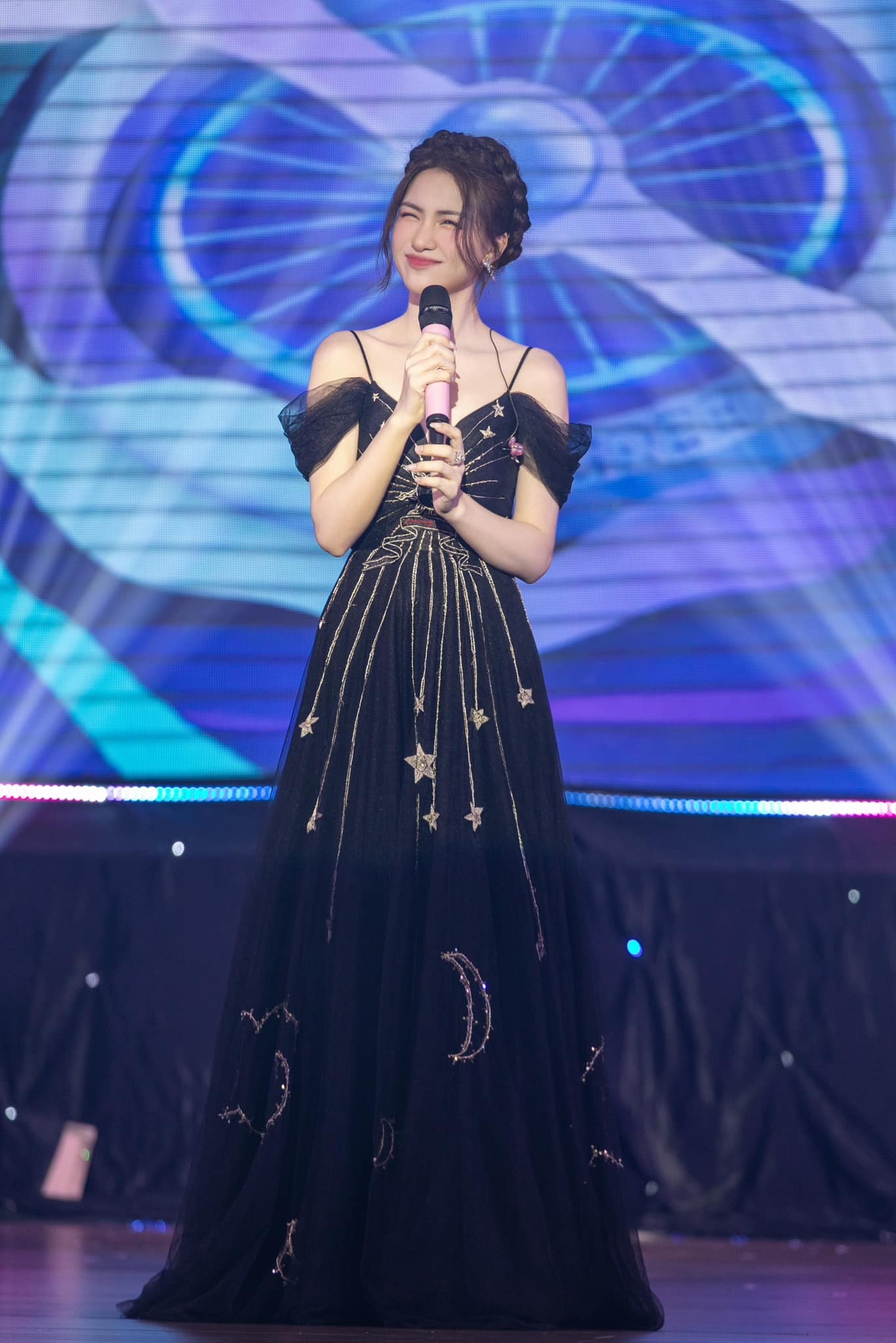 Hòa Minzy khiến ai nấy chạnh lòng khi bày tỏ 1 mong muốn sau tan vỡ tình cảm - Ảnh 1