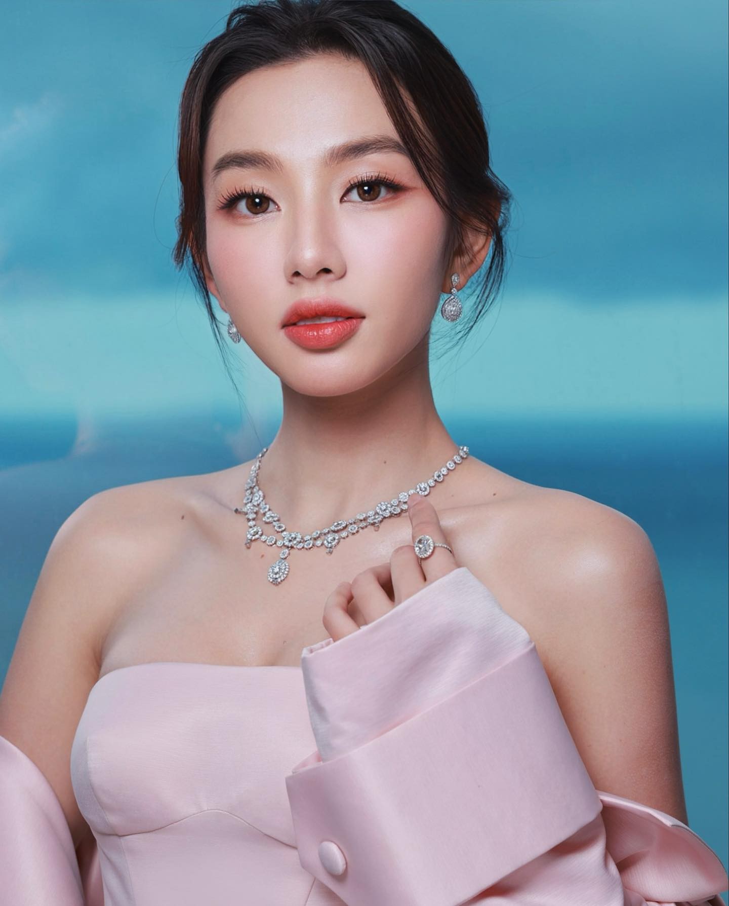 Thùy Tiên chưa bao giờ khiến khán giả phải thất vọng khi “càn quét” các thảm đỏ trong lẫn ngoài nước Thùy Tiên chưa bao giờ khiến khán giả phải thất vọng khi “càn quét” các thảm đỏ trong lẫn ngoài nước