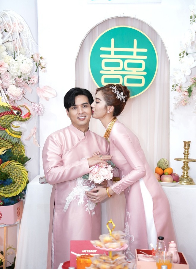 Tuệ Như luôn đảm đang chuyện bếp núc, cô cân bằng khẩu vị của hai vợ chồng Tuệ Như luôn đảm đang chuyện bếp núc, cô cân bằng khẩu vị của hai vợ chồng
