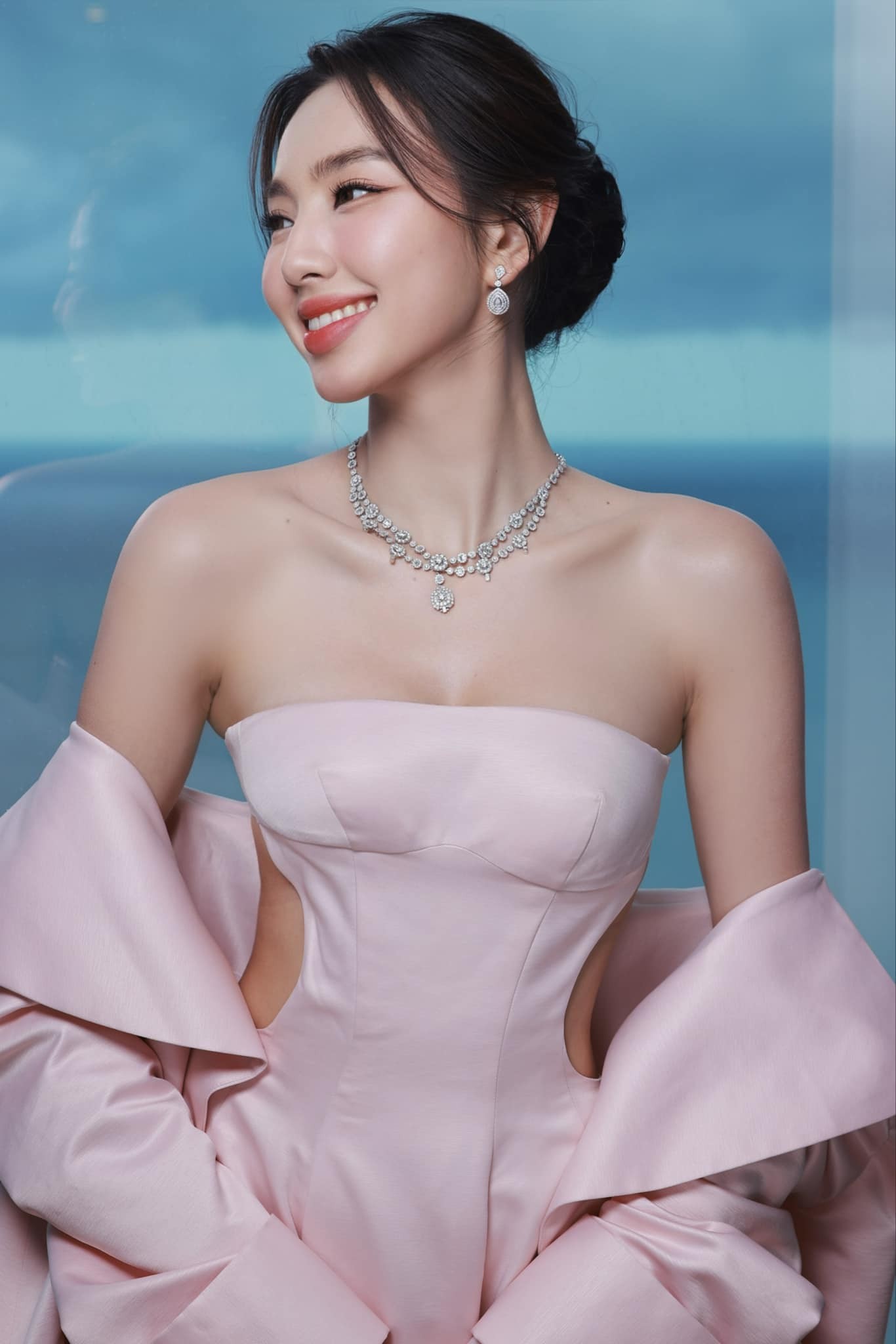 Nhan sắc của nàng hậu gây thương nhớ Nhan sắc của nàng hậu gây thương nhớ