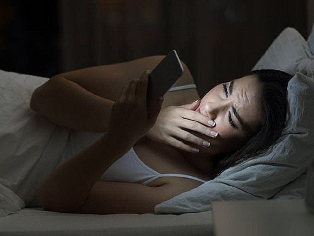 Điều chỉnh thói quen sinh hoạt, đi ngủ và thức dậy đúng giờ Điều chỉnh thói quen sinh hoạt, đi ngủ và thức dậy đúng giờ