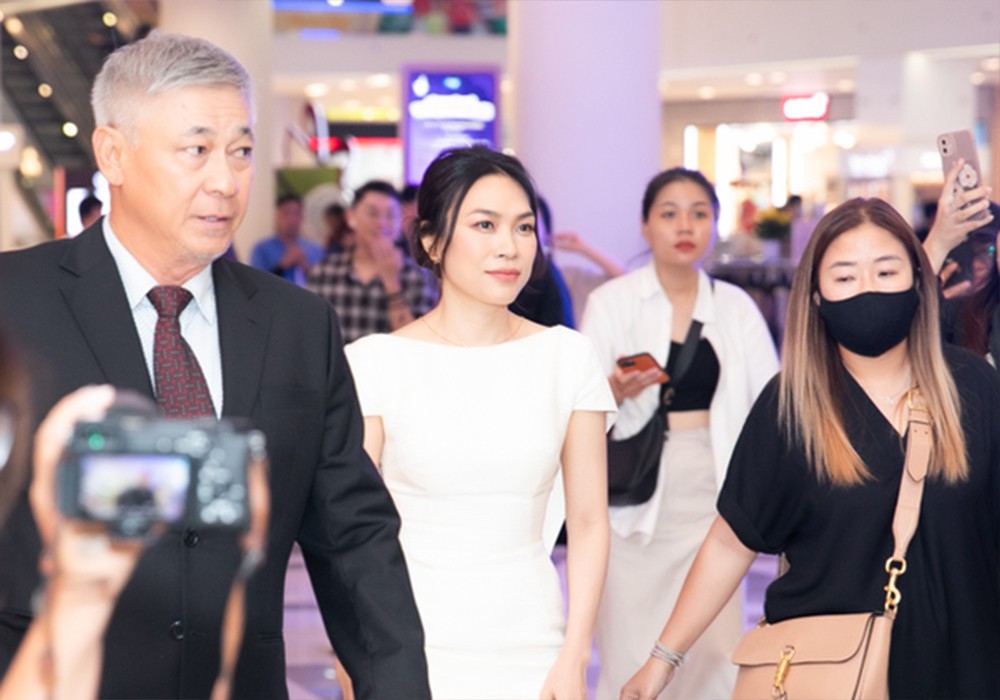 Mỹ Tâm gây ấn tượng bởi nhan sắc trẻ trung, xinh đẹp tại buổi ra mắt dự án điện ảnh Đất Rừng Phương Nam