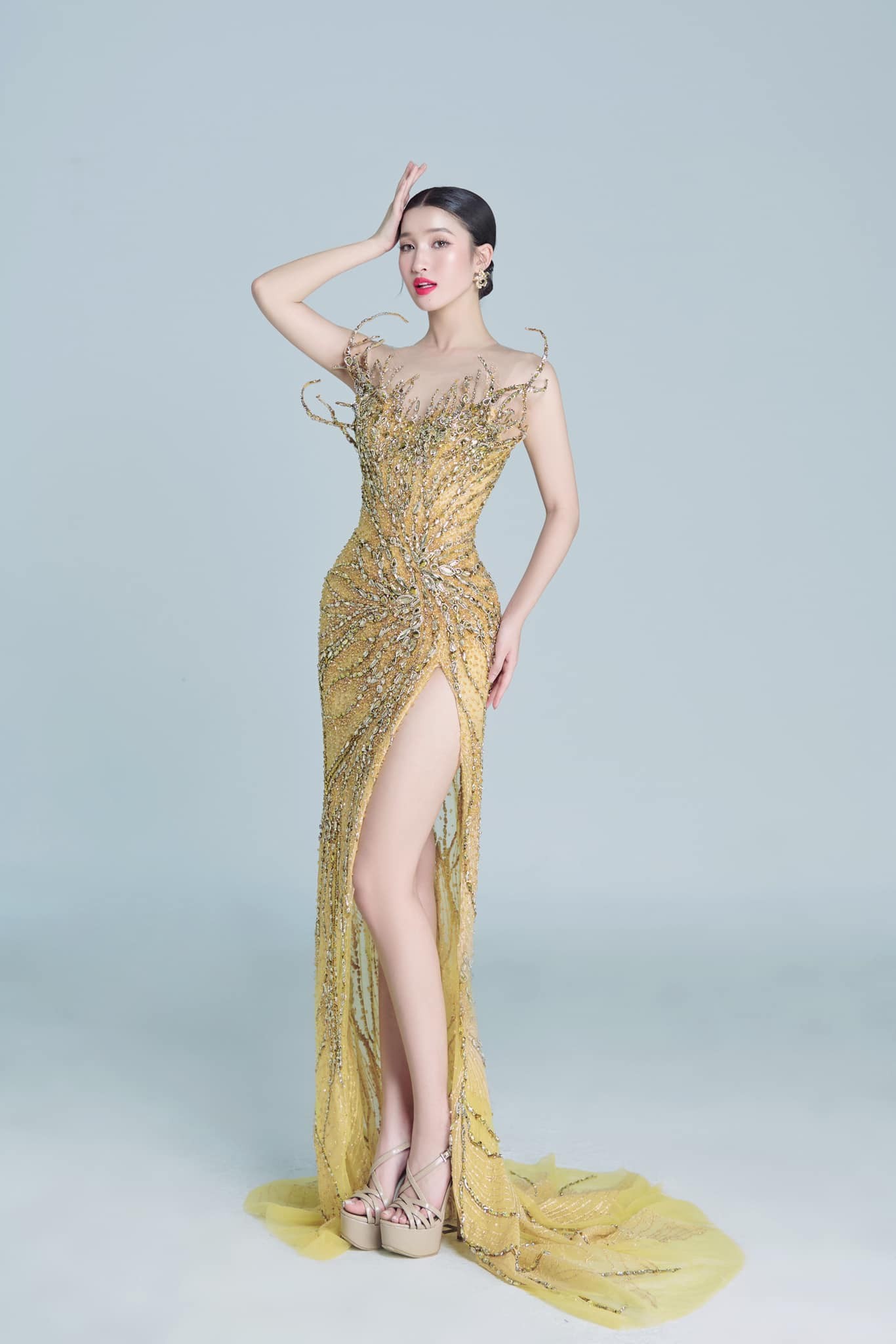 Video: Hết 'tiểu kẹo ngọt', Phương Nhi diện váy xẻ tít tắp khỏe vẻ kinh diễm tại Miss International 2023 - Ảnh 6 Video: Hết 'tiểu kẹo ngọt', Phương Nhi diện váy xẻ tít tắp khỏe vẻ kinh diễm tại Miss International 2023 - Ảnh 6