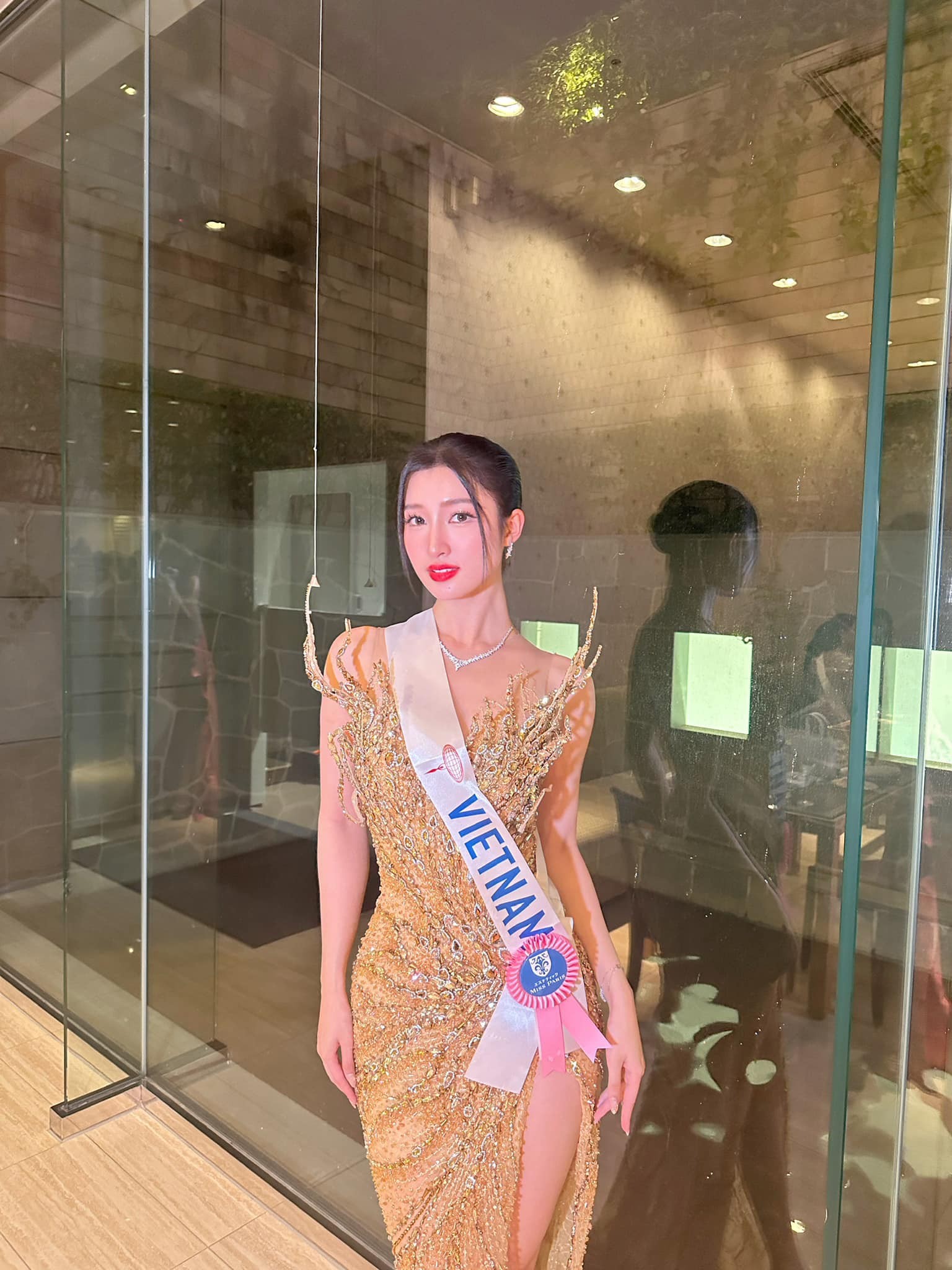 Video: Hết 'tiểu kẹo ngọt', Phương Nhi diện váy xẻ tít tắp khỏe vẻ kinh diễm tại Miss International 2023 - Ảnh 3 Video: Hết 'tiểu kẹo ngọt', Phương Nhi diện váy xẻ tít tắp khỏe vẻ kinh diễm tại Miss International 2023 - Ảnh 3