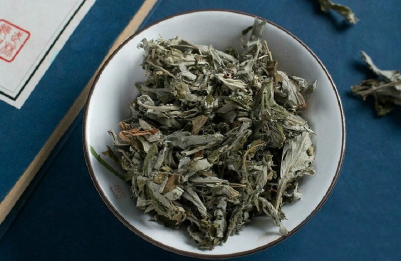 Ngải cứu phơi khô có công dụng tuyệt vời với sức khỏe