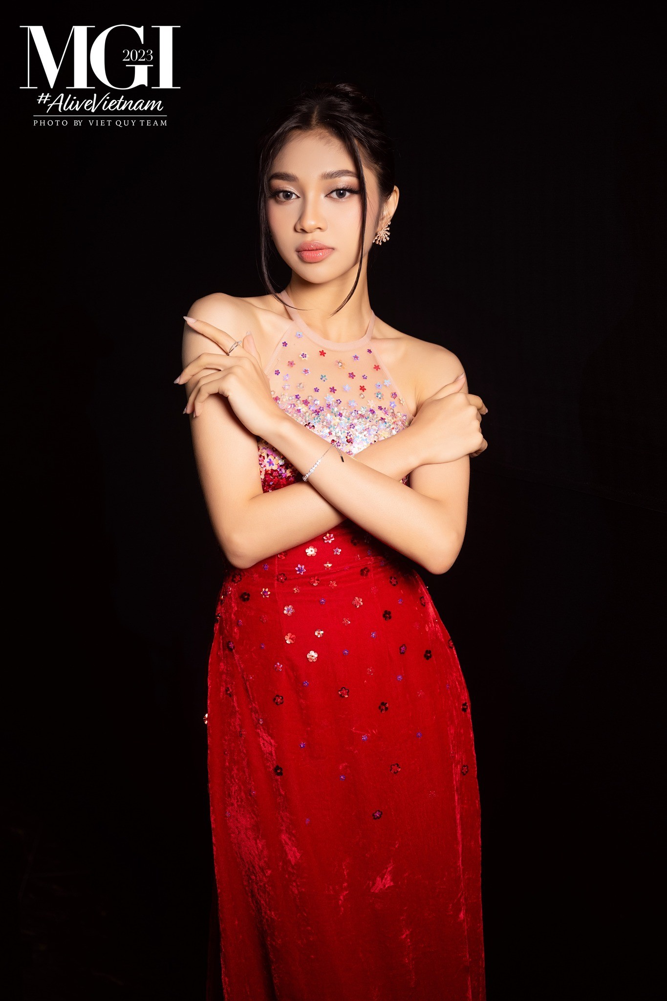 Nhiều khán giả khen ngợi Minh Kiên ngày càng thăng hạng diện mạo sau gần 3 tháng đăng quang.