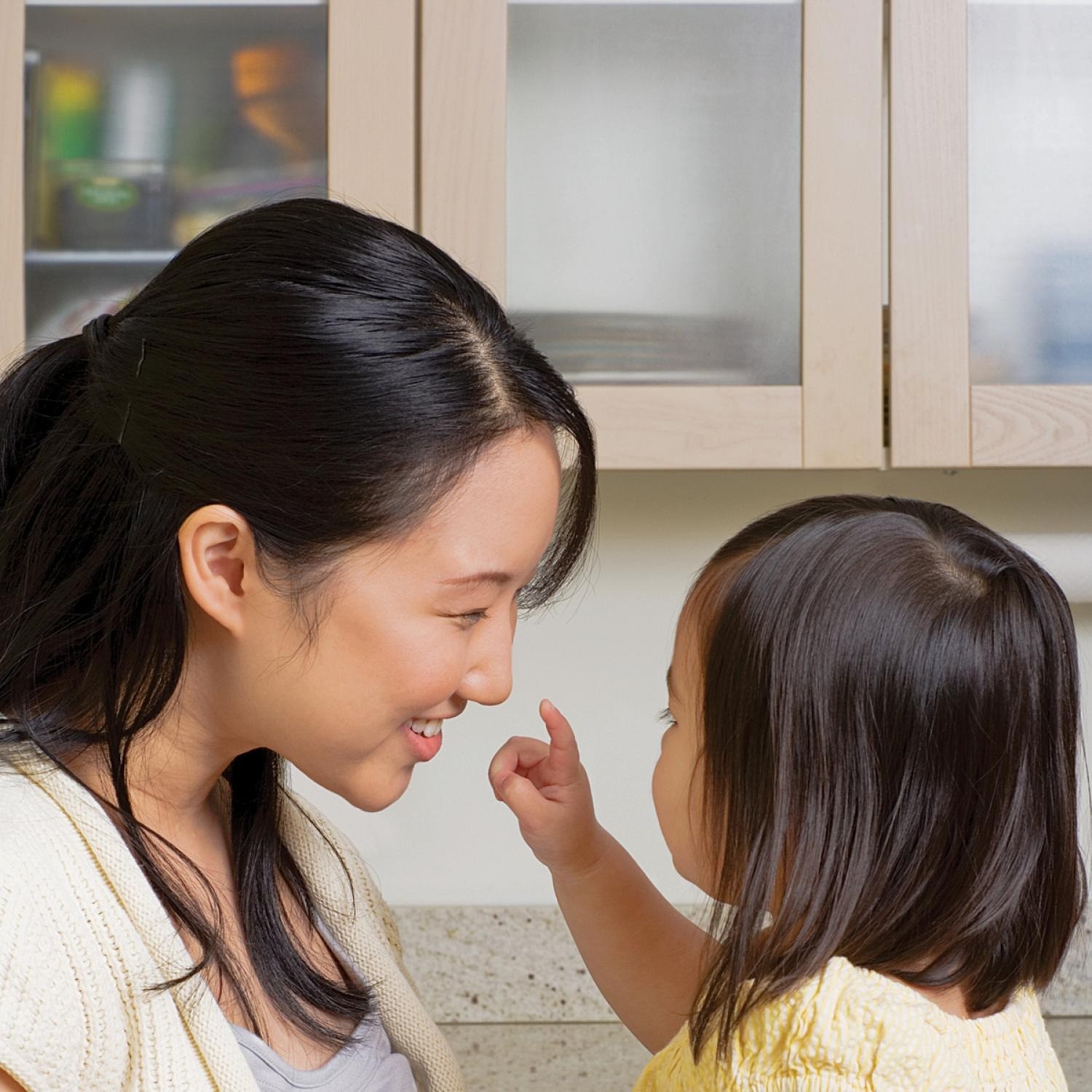 Từ khi bé mới sinh, bé bắt đầu kết nối với thế giới xung quanh qua nhiều khía cạnh