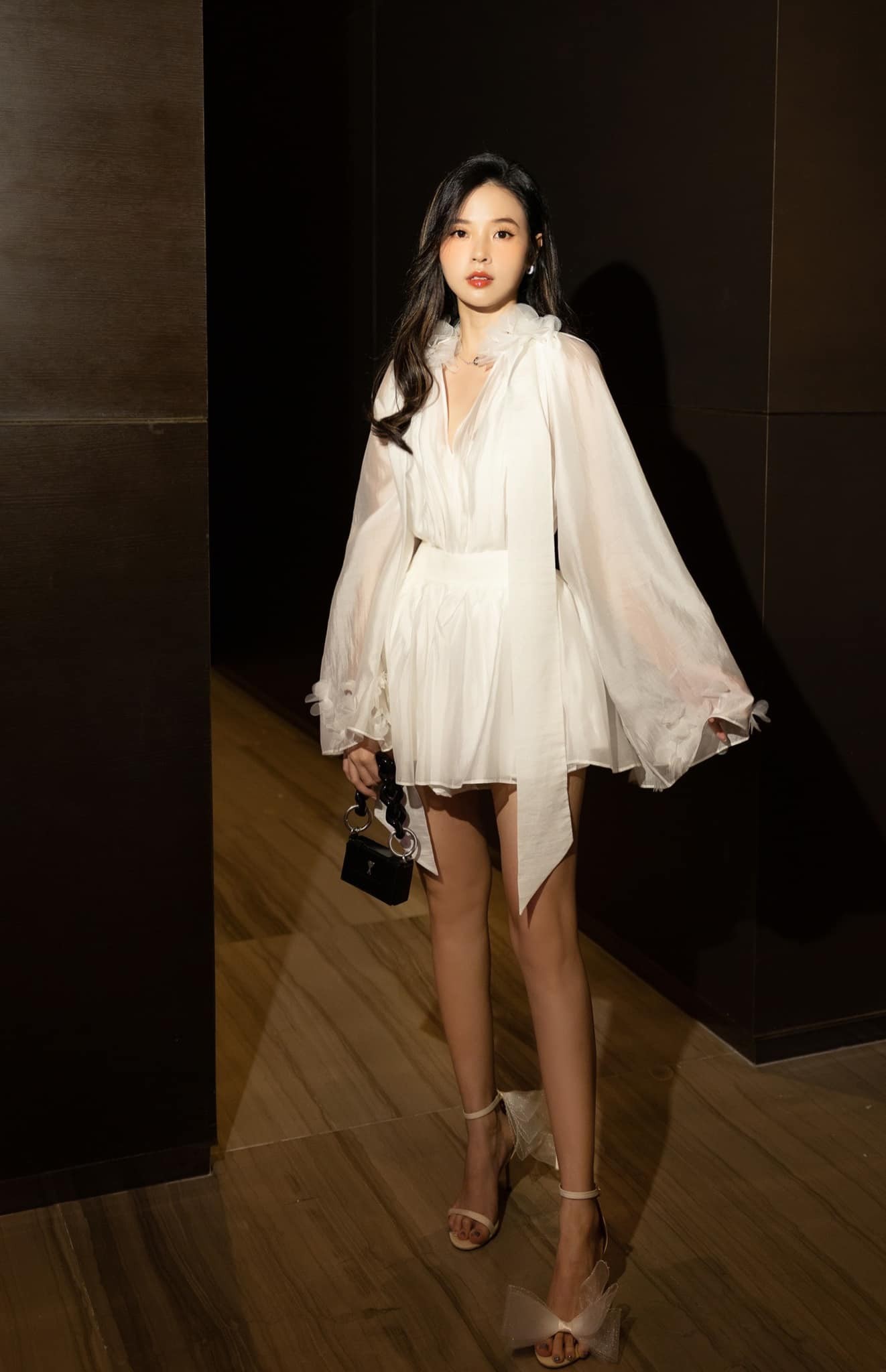 Những kiểu váy kiệm vải phản ánh sự tự tin và năng động nhưng vẫn thanh lịch