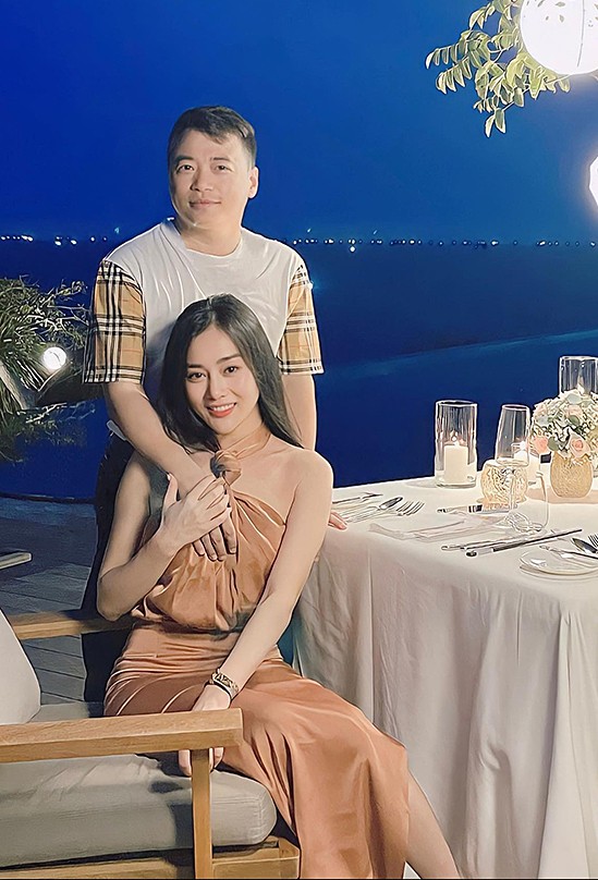 Phương Oanh thường chia sẻ những khoảnh khắc đời thường bên chồng Phương Oanh thường chia sẻ những khoảnh khắc đời thường bên chồng