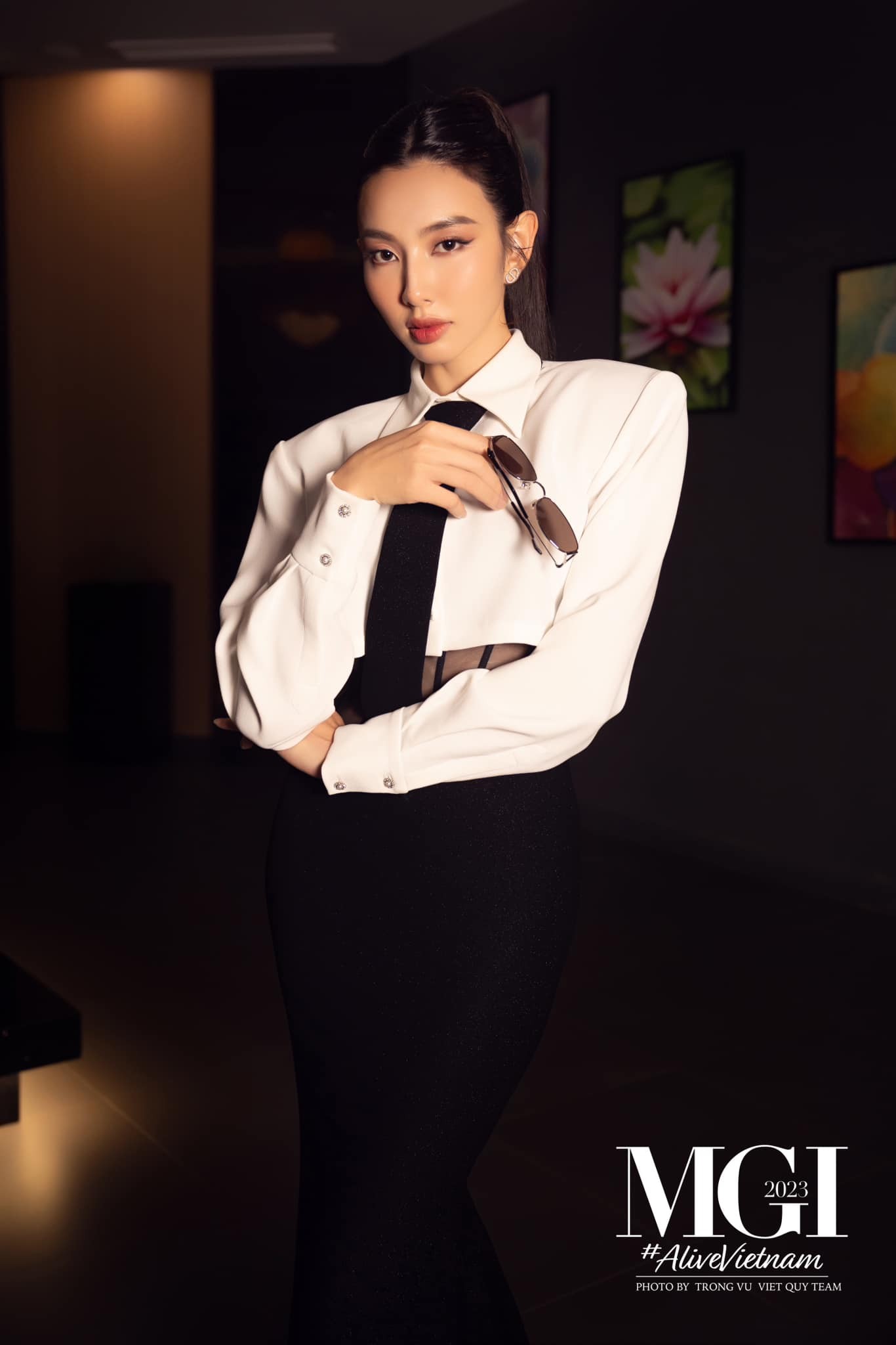 Thùy Tiên bị ông Nawat bỏ theo dõi sau sự việc gỡ danh hiệu trên trang cá nhân