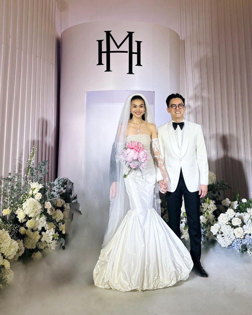 Cô dâu chú rể được khen xứng đôi vừa lứa