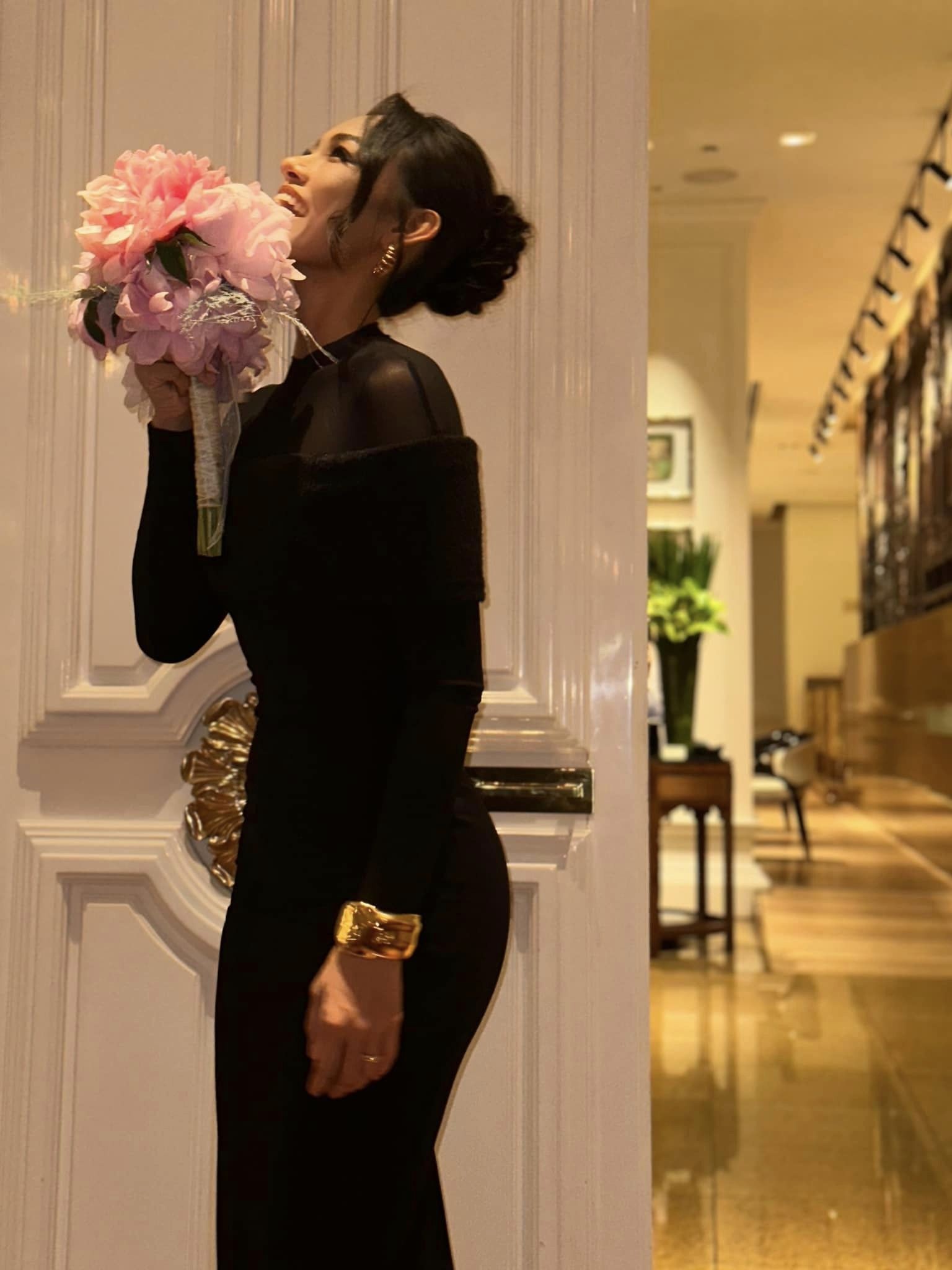 Mai Ngô bắt được hoa cưới của Thanh Hằng