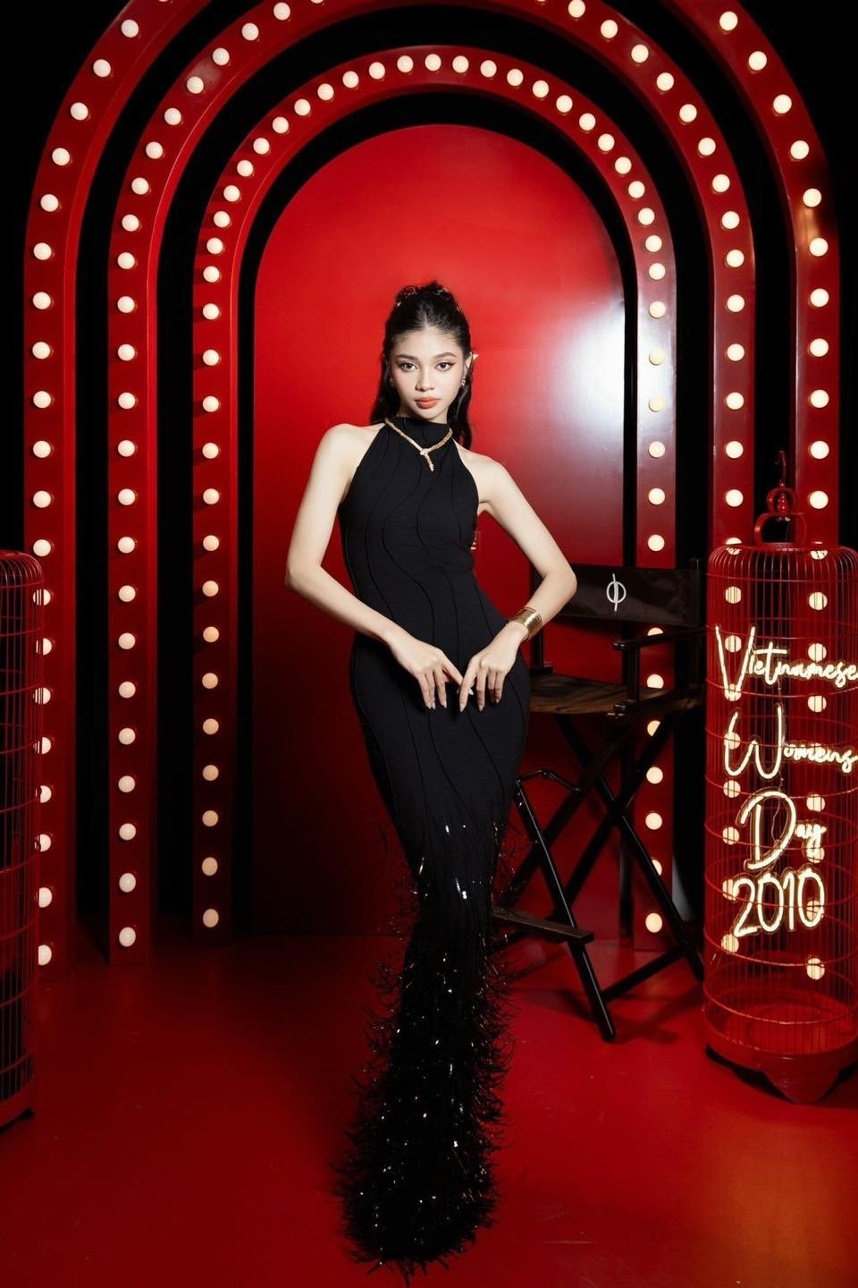 Video: 3 thảm đỏ ấn tượng của Minh Kiên trong tuần qua, hễ xuất hiện lại gây sốt - Ảnh 6