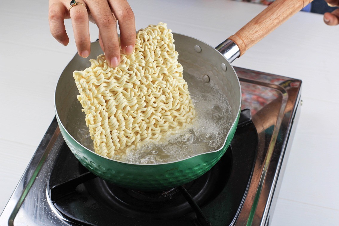 Những thực phẩm cấm kỵ không được cho vào nồi khi ăn lẩu, vạch rõ tác hại bao người sợ - Ảnh 2