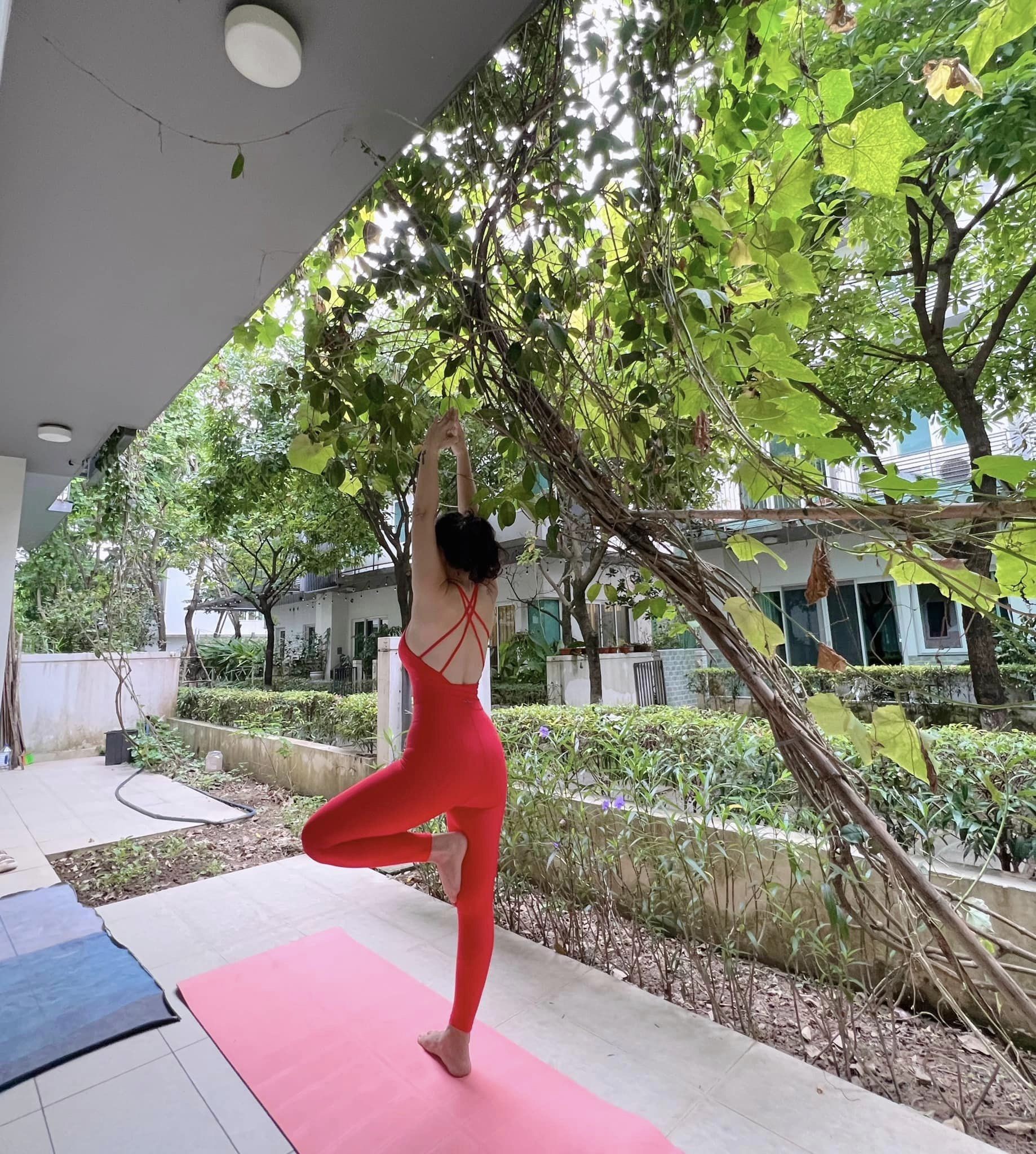 Ở ngưỡng tứ tuần, vợ cũ Shark Bình vẫn duy trì vóc dáng săn chắc, gọn gàng. Ảnh: FBNV