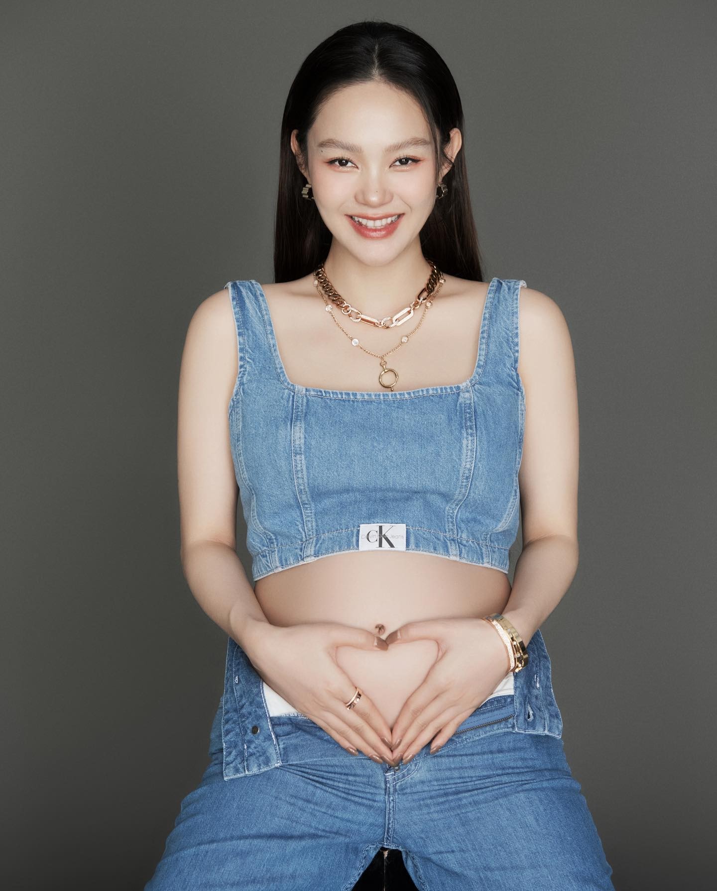 Lần đầu làm mẹ nhưng Minh Hằng vẫn rất sành sỏi, cô duy trì lối sống khoa học