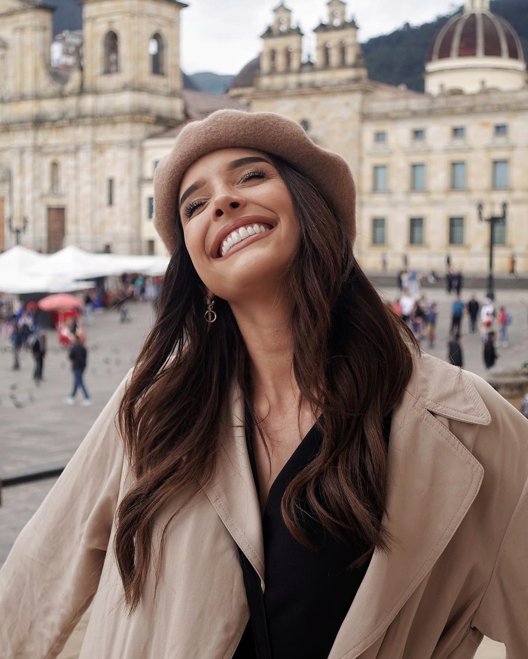 Nụ cười tỏa nắng của tân hoa hậu khiến ai nấy xiêu lòng