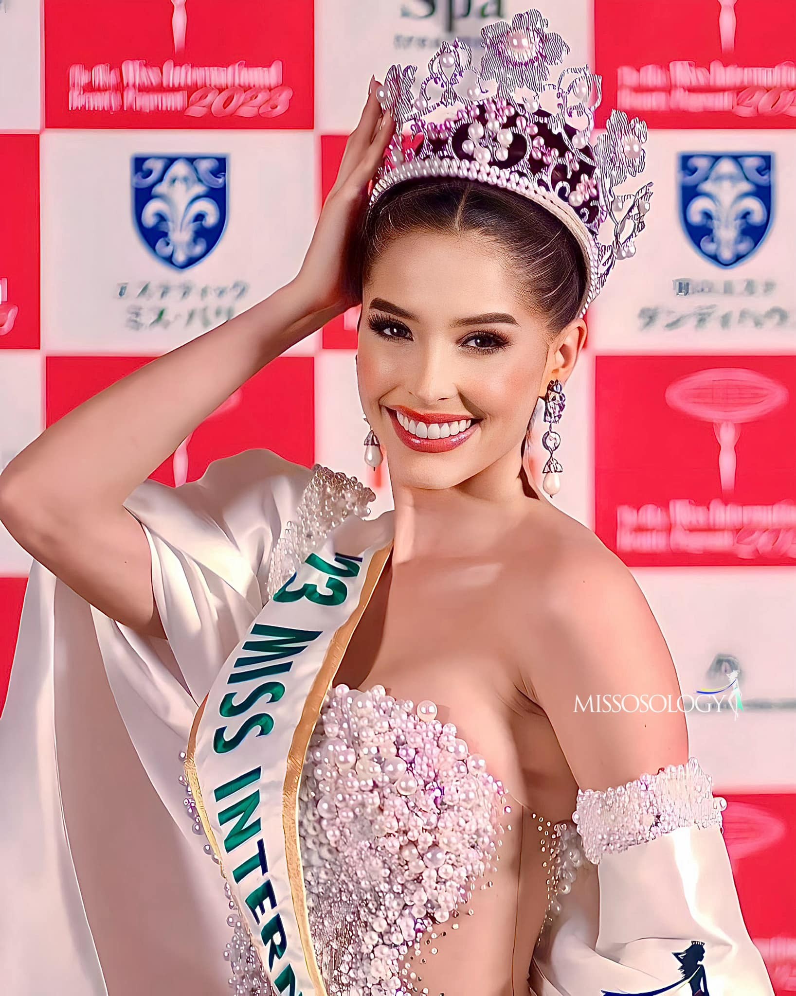 Tân Miss International 2023 - Hoa hậu Quốc tế 2023 gây thương nhớ trong đêm chung kết