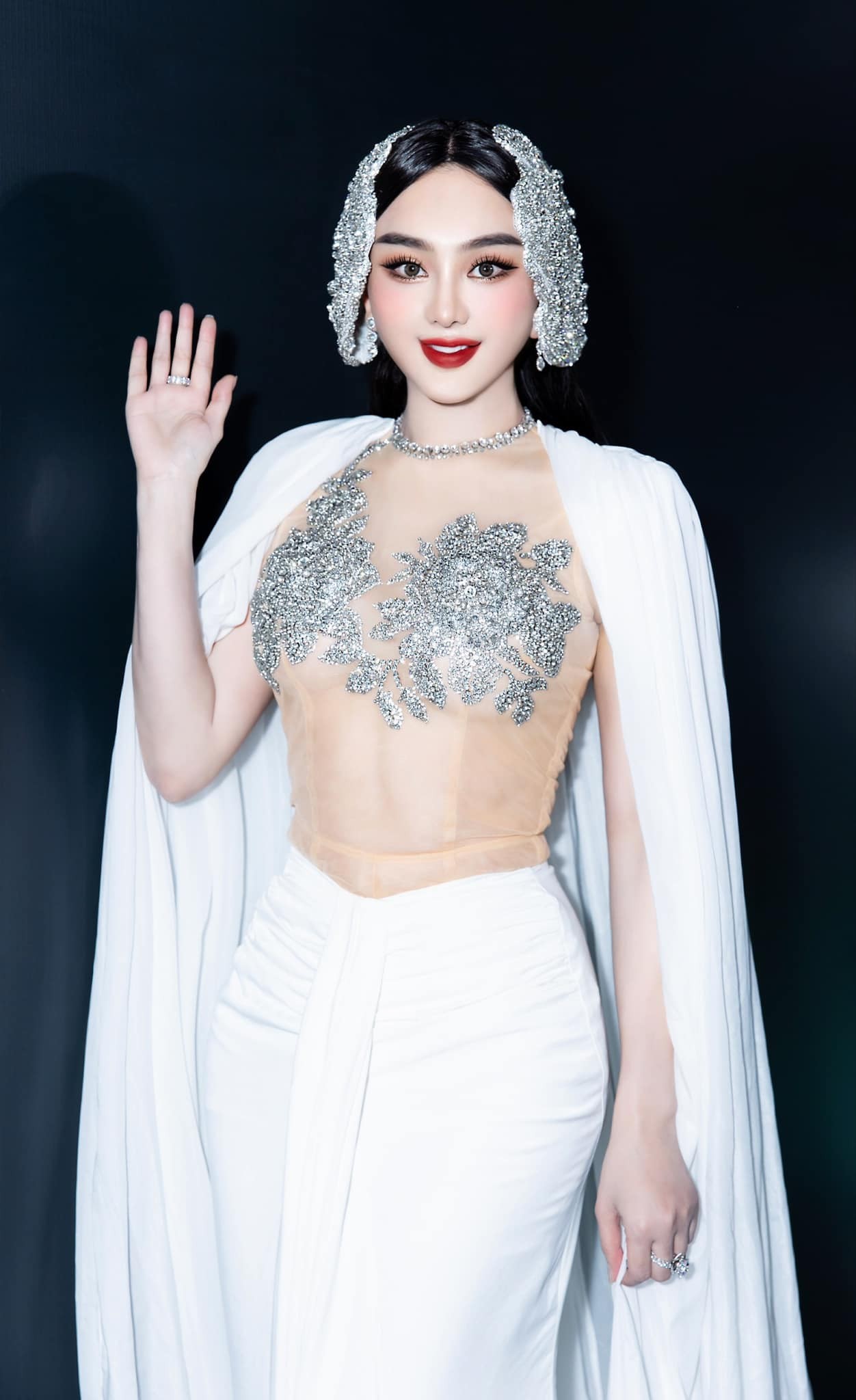 Nữ ca sĩ thường xuyên cập nhật hình ảnh lên trang cá nhân khoe visual ấn tượng