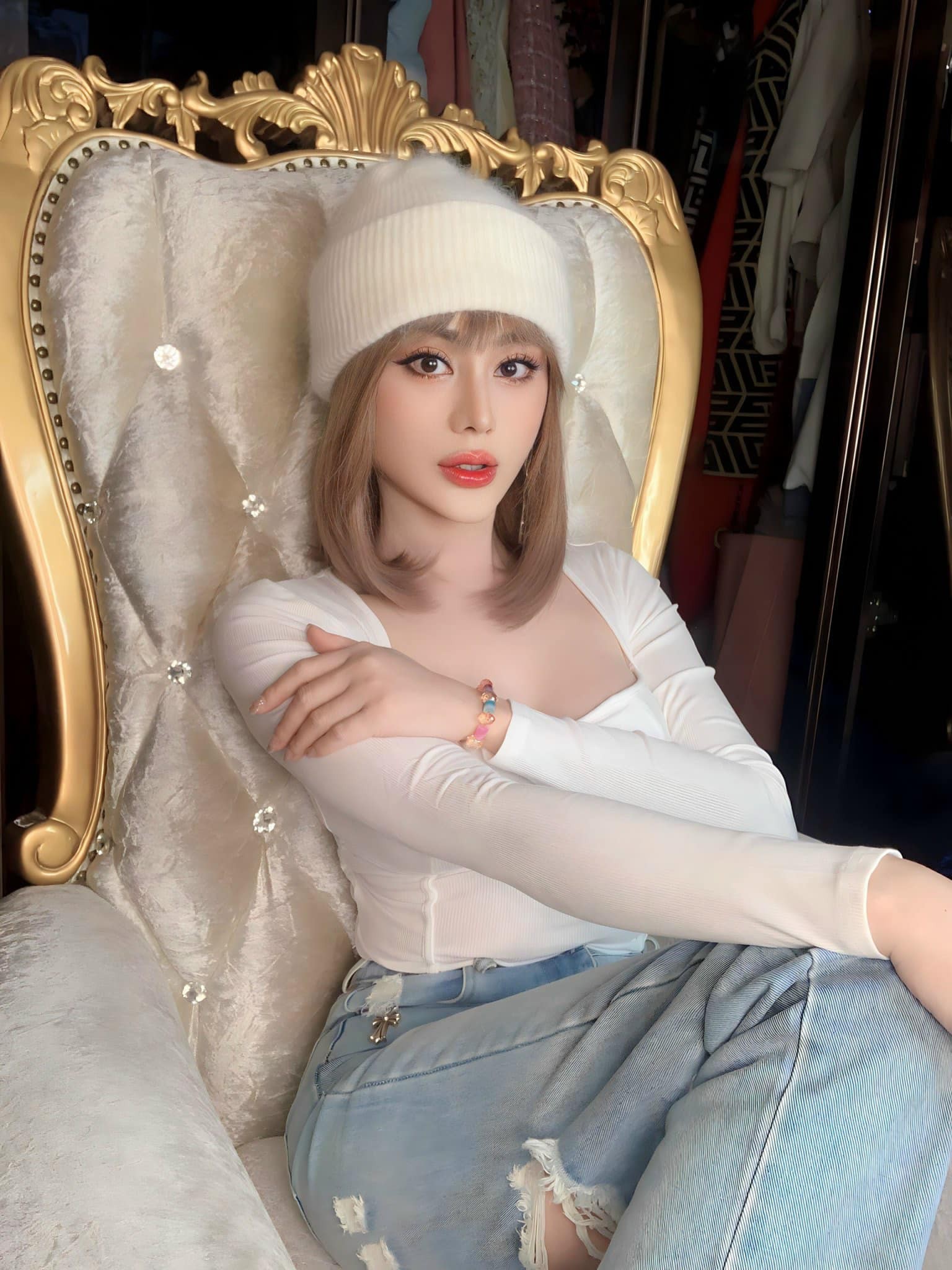 Sau nhiều lần can thiệp 'dao kéo', nhan sắc của Lâm Khánh Chi được khen ngày một thăng hạng