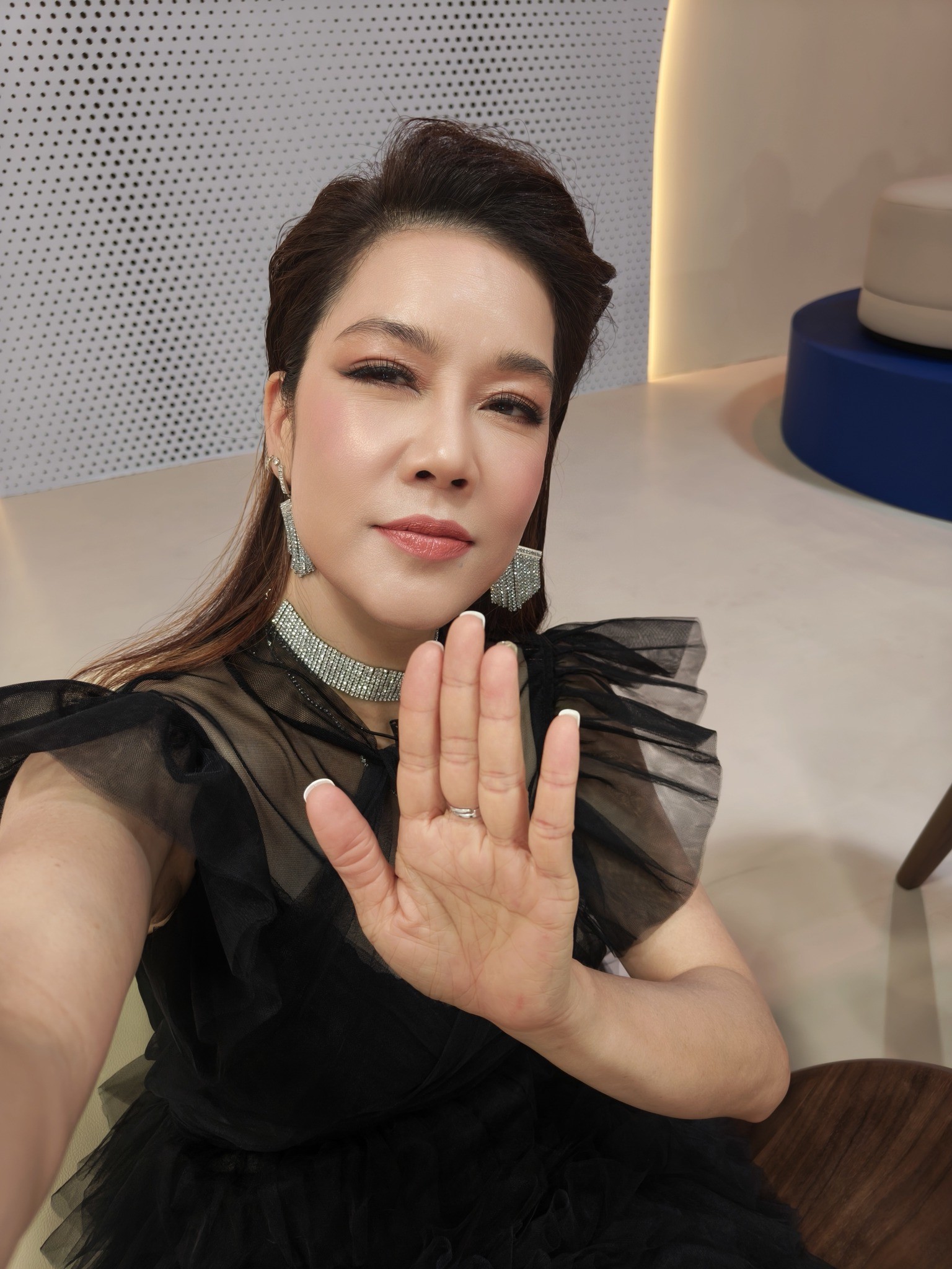 Loạt ảnh ‘dìm' dàn Chị Đẹp Đạp Gió Rẽ Sóng: Hết hồn với Lan Ngọc, Mỹ Linh tấu hài, Tú Vi đòi 'xanh chín' - Ảnh 1 Loạt ảnh ‘dìm' dàn Chị Đẹp Đạp Gió Rẽ Sóng: Hết hồn với Lan Ngọc, Mỹ Linh tấu hài, Tú Vi đòi 'xanh chín' - Ảnh 1