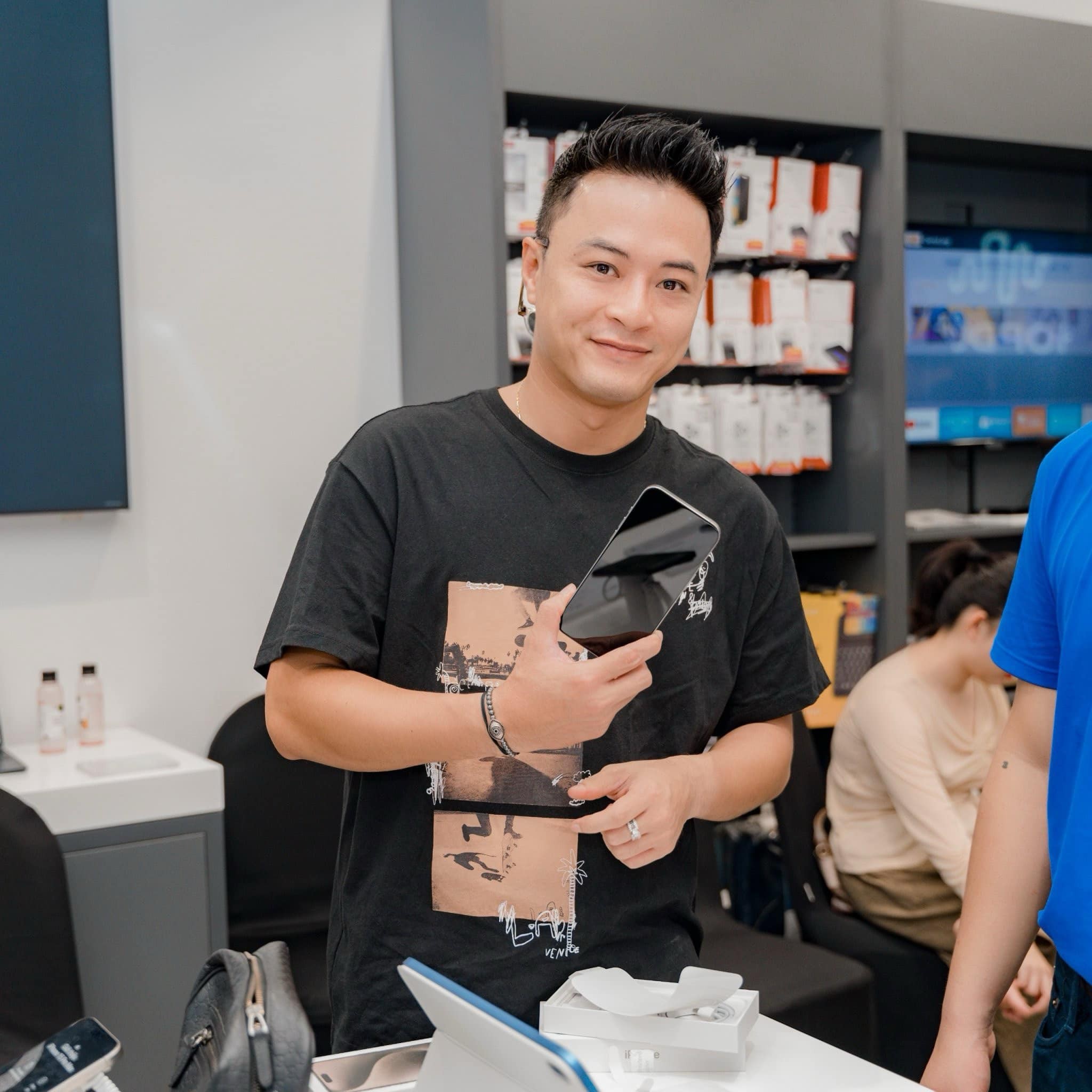 Thi thoảng, Hồng Đăng được mời tham gia một số sự kiện ngoài showbiz