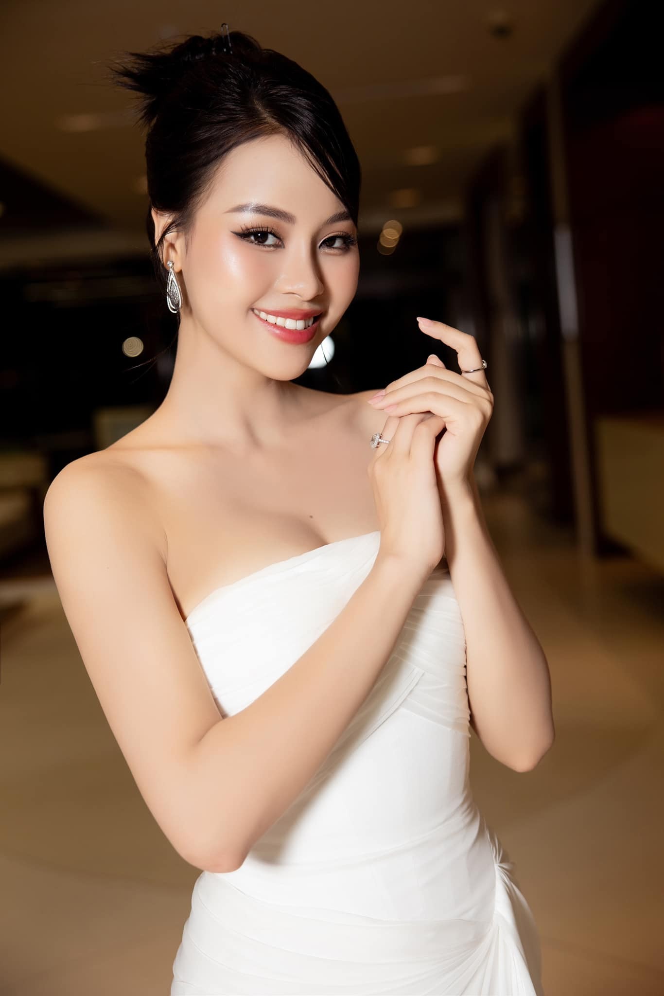 Đào Thị Hiền khá kín tiếng trong các hoạt động lẫn chia sẻ trên mạng xã hội sau chiến thắng ngôi vị Á hậu